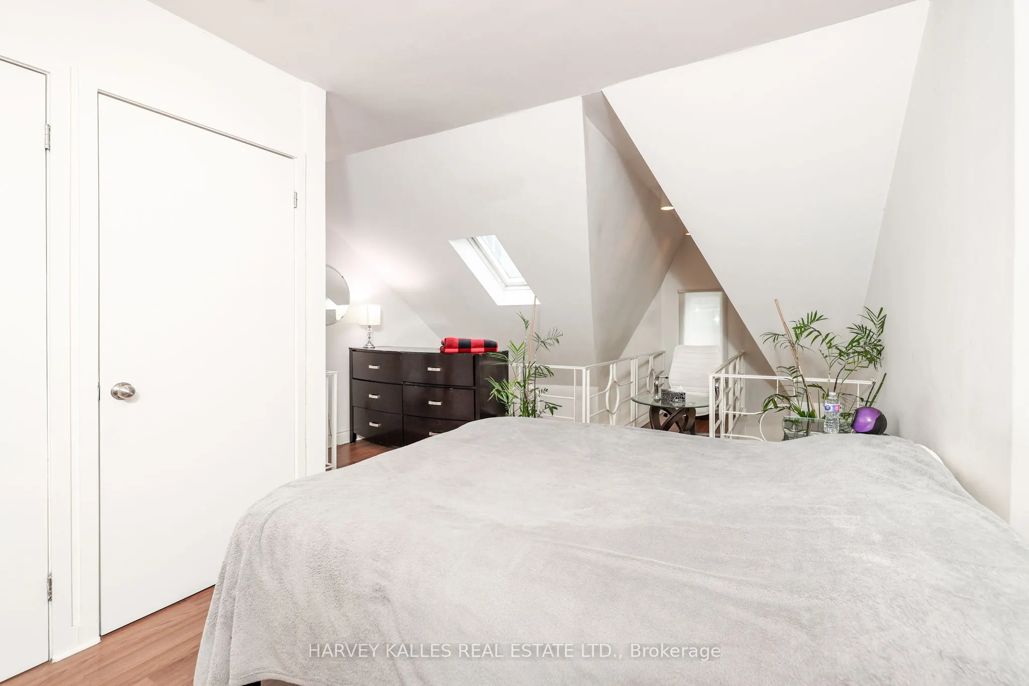 530 Richmond Street W