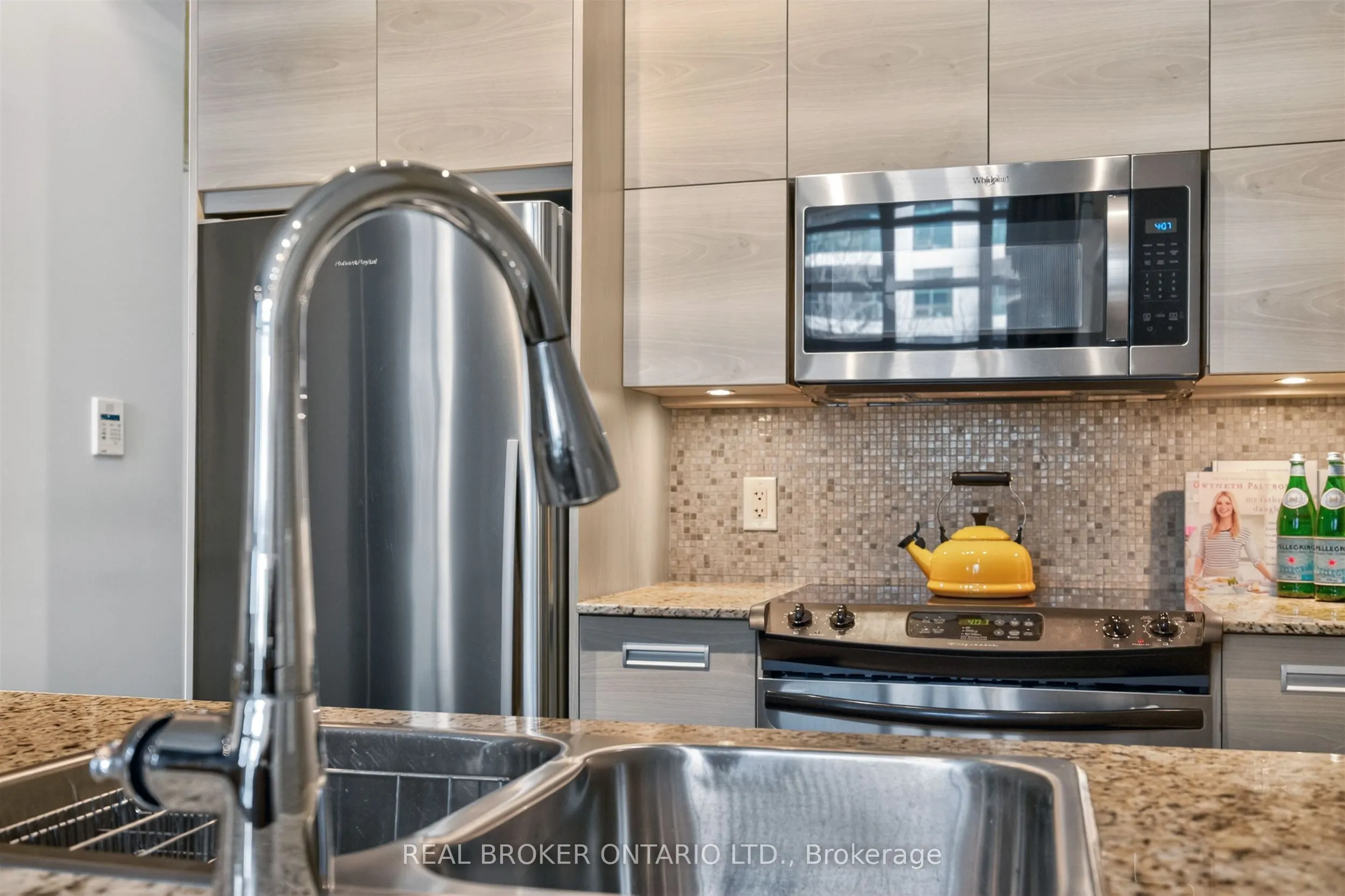 380 Macpherson Avenue #209