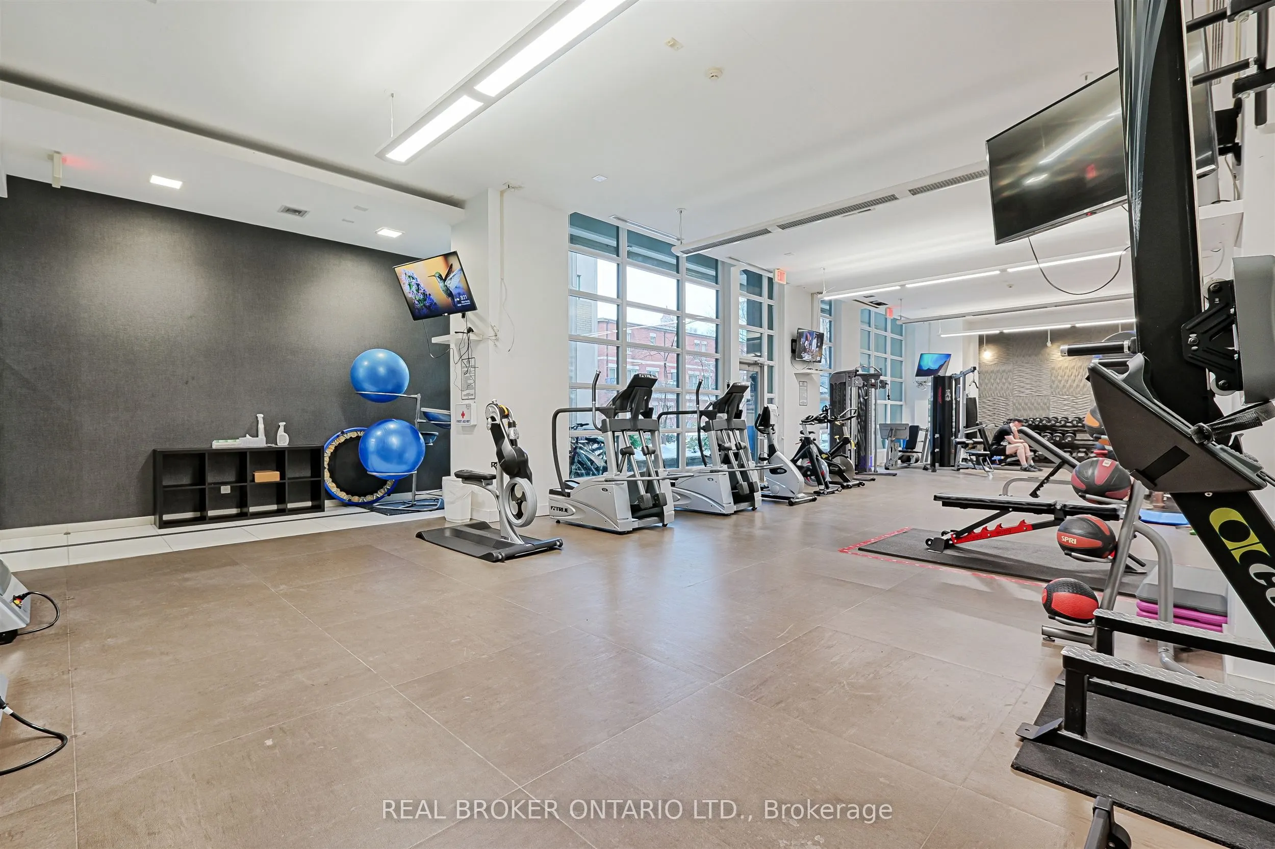 380 Macpherson Avenue #209