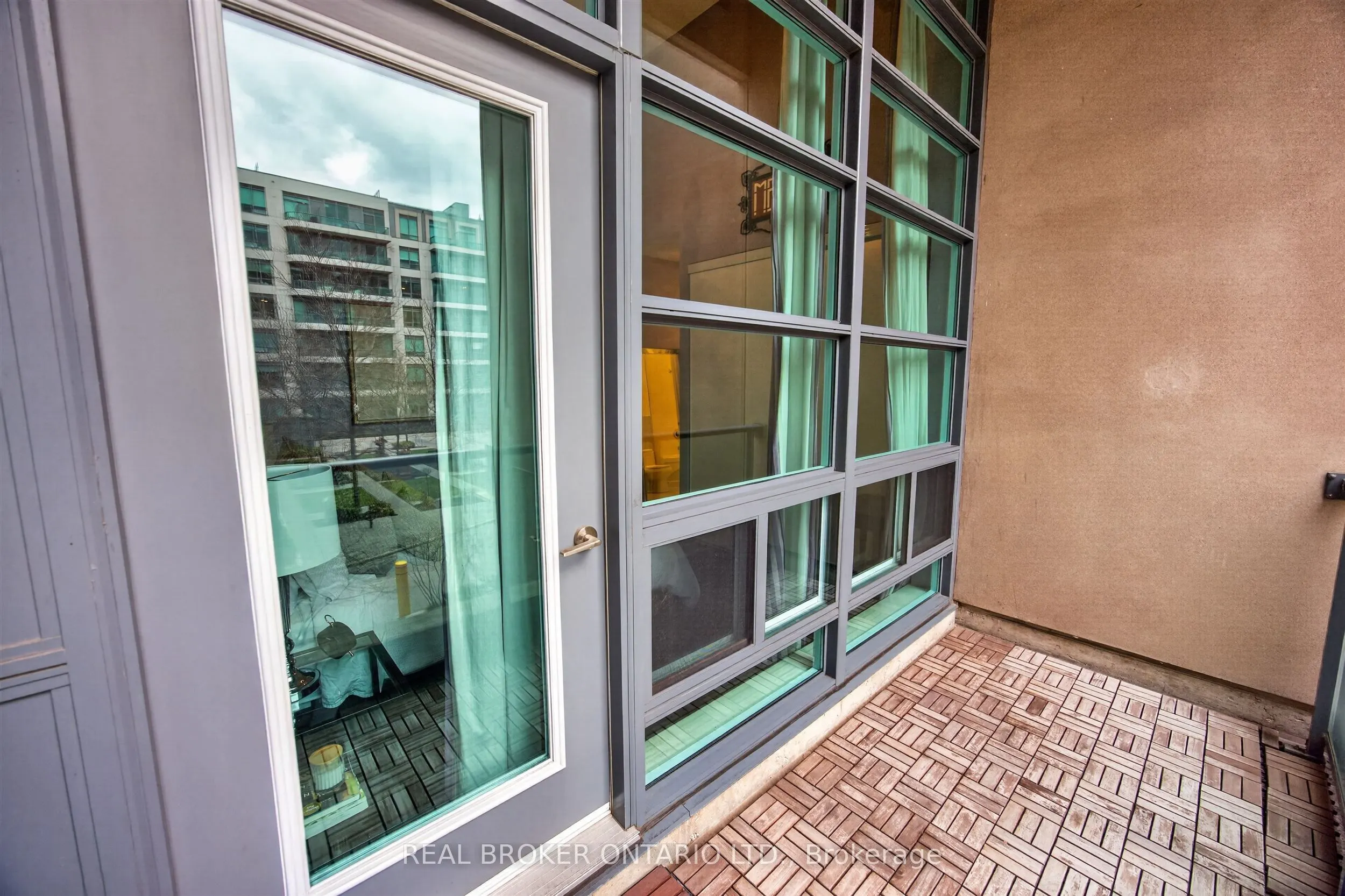 380 Macpherson Avenue #209