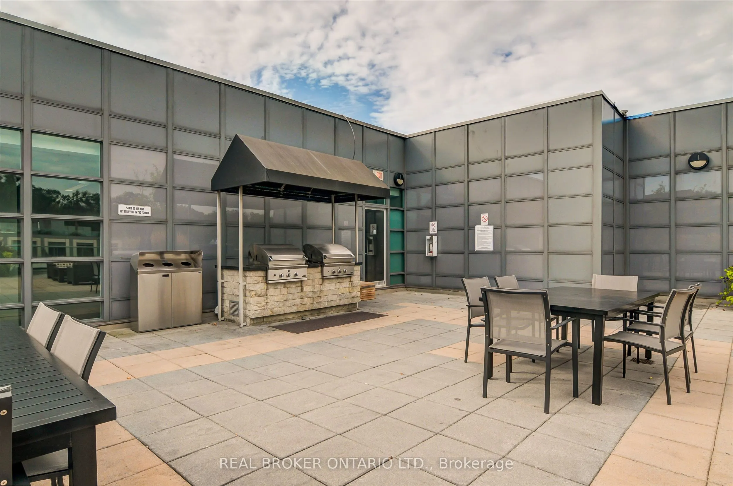380 Macpherson Avenue #209