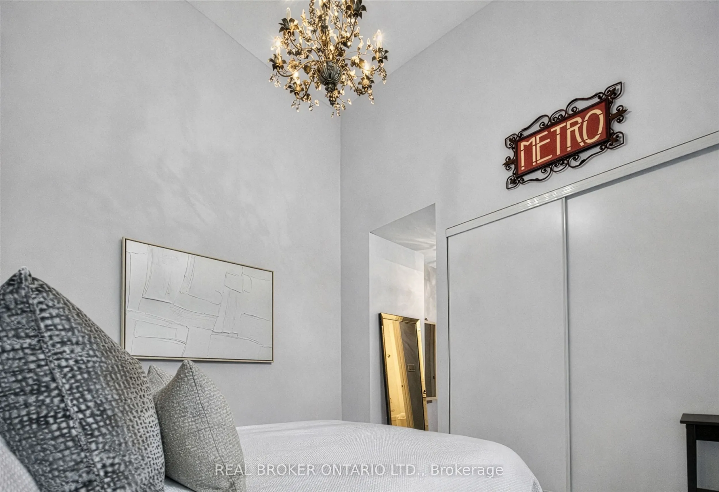 380 Macpherson Avenue #209