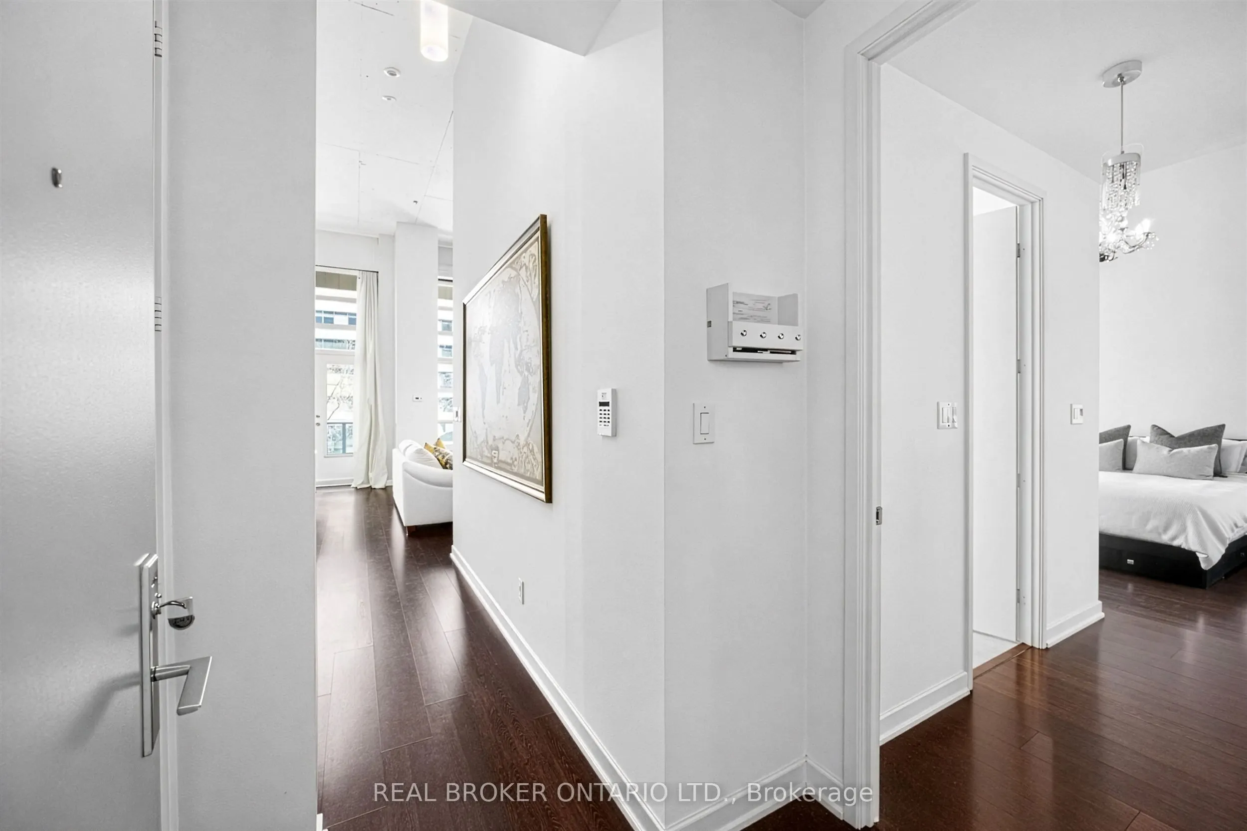 380 Macpherson Avenue #209