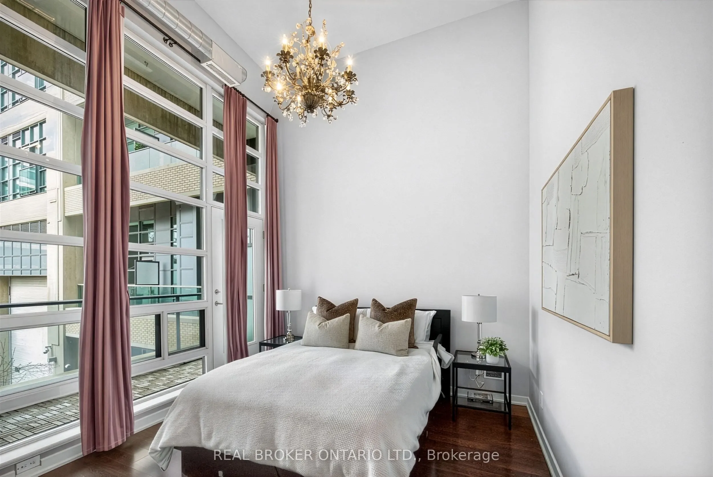 380 Macpherson Avenue #209