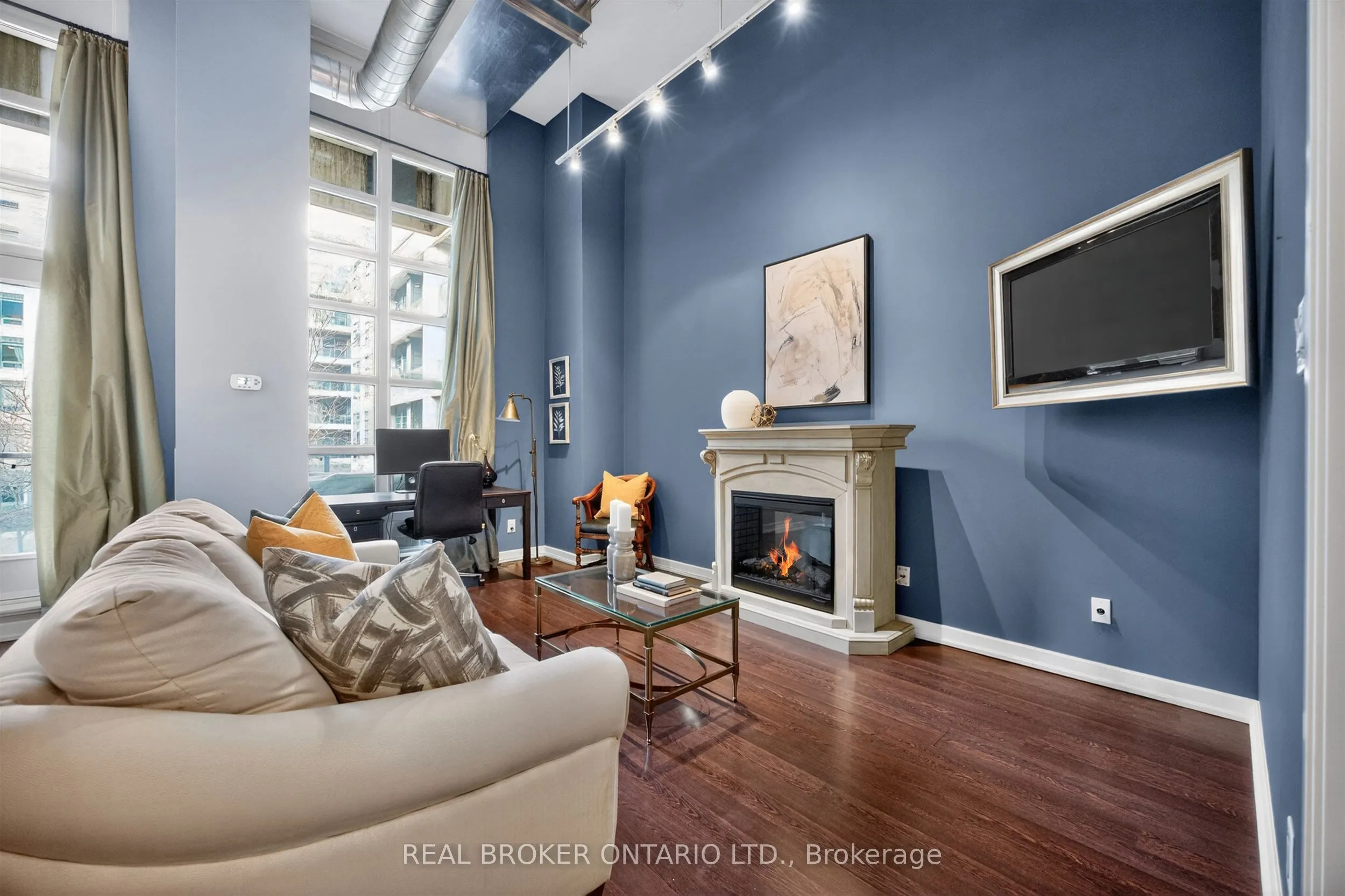 380 Macpherson Avenue #209