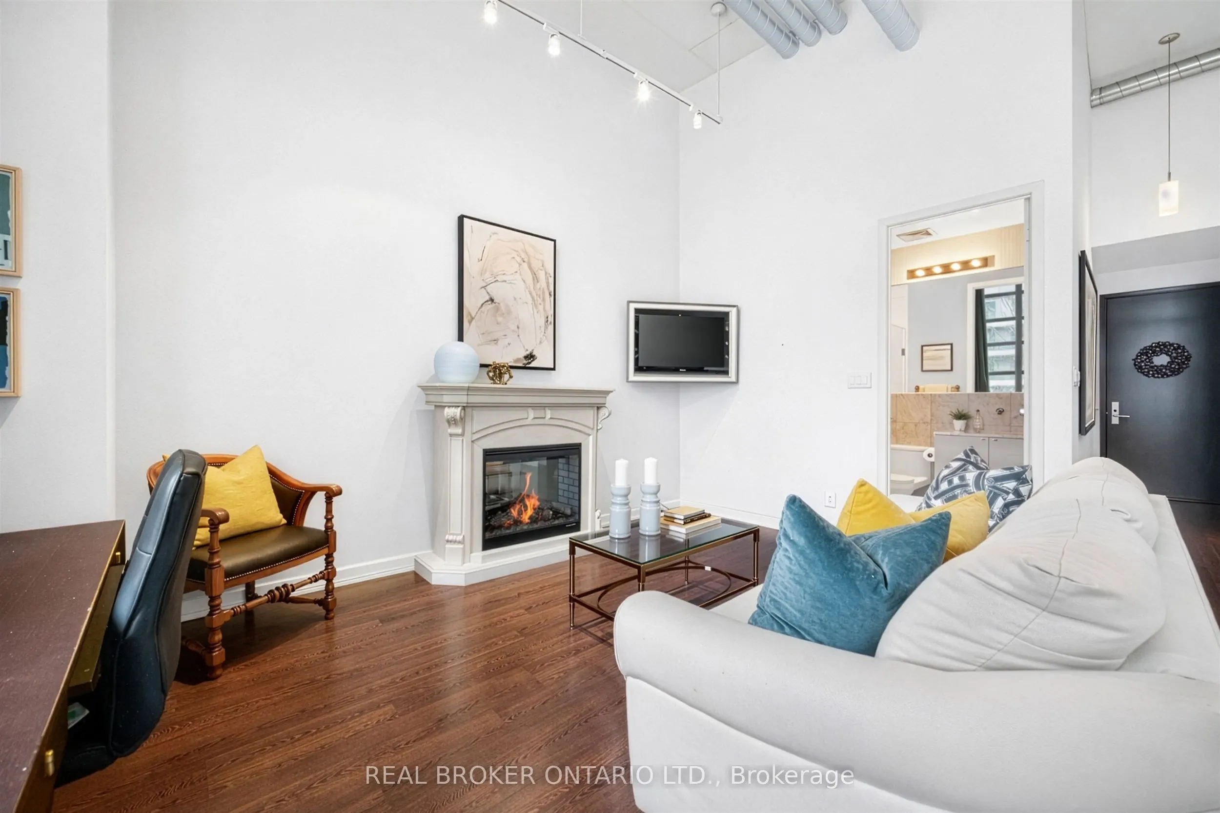 380 Macpherson Avenue #209