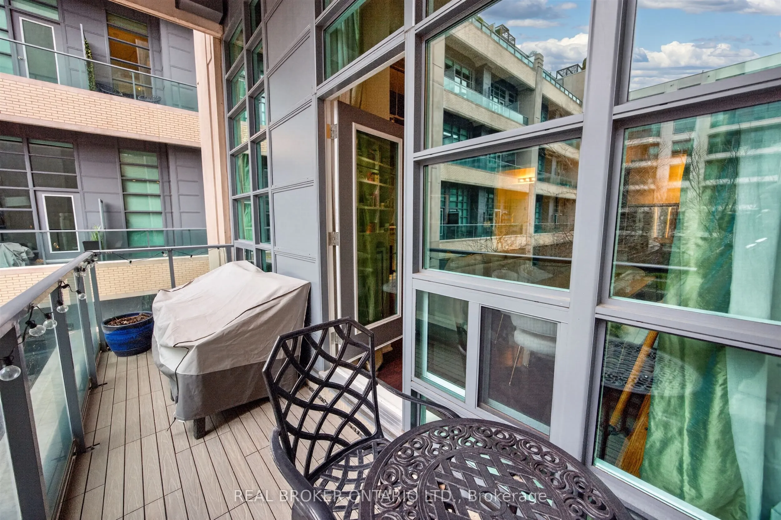 380 Macpherson Avenue #209