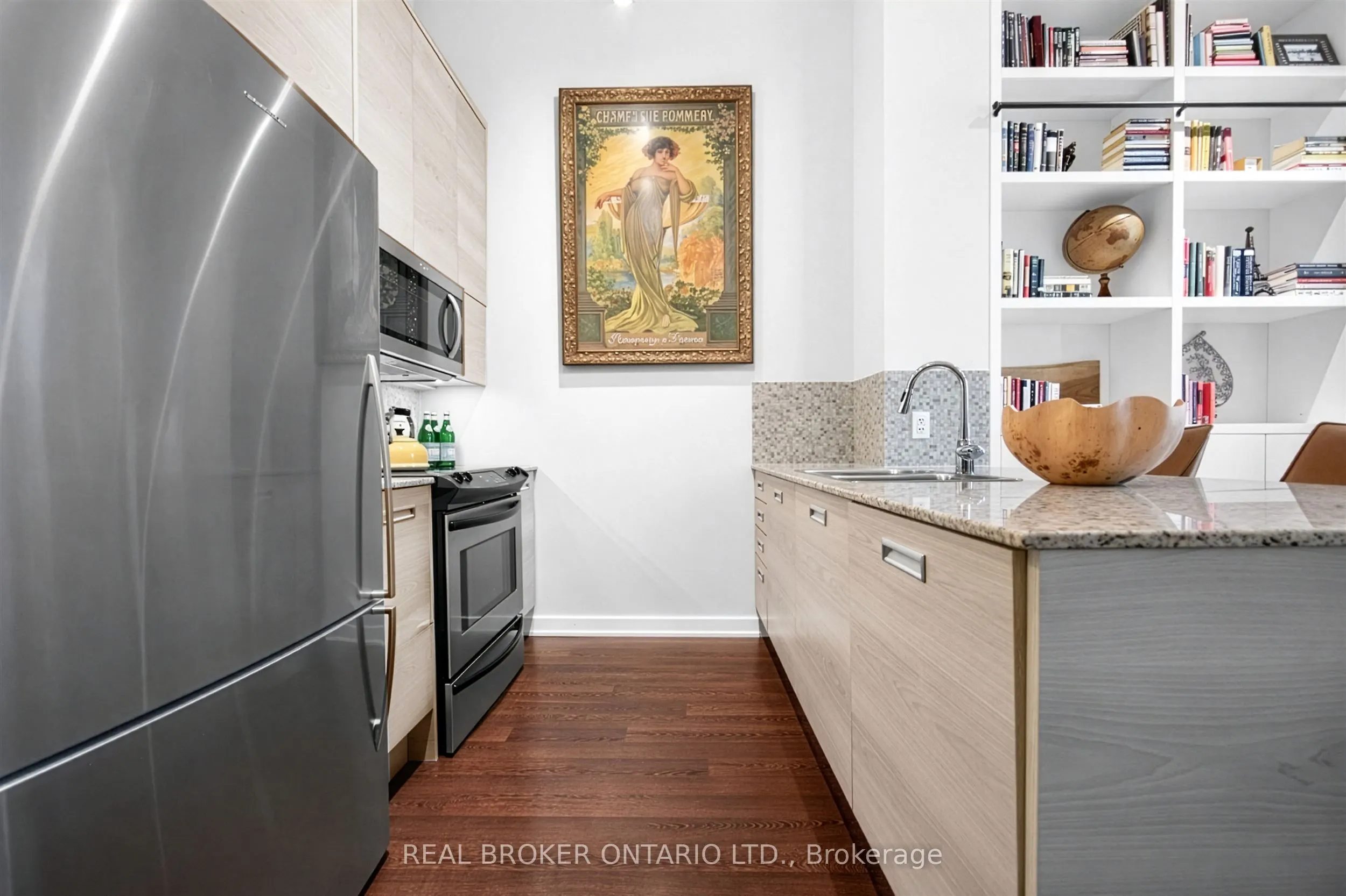 380 Macpherson Avenue #209