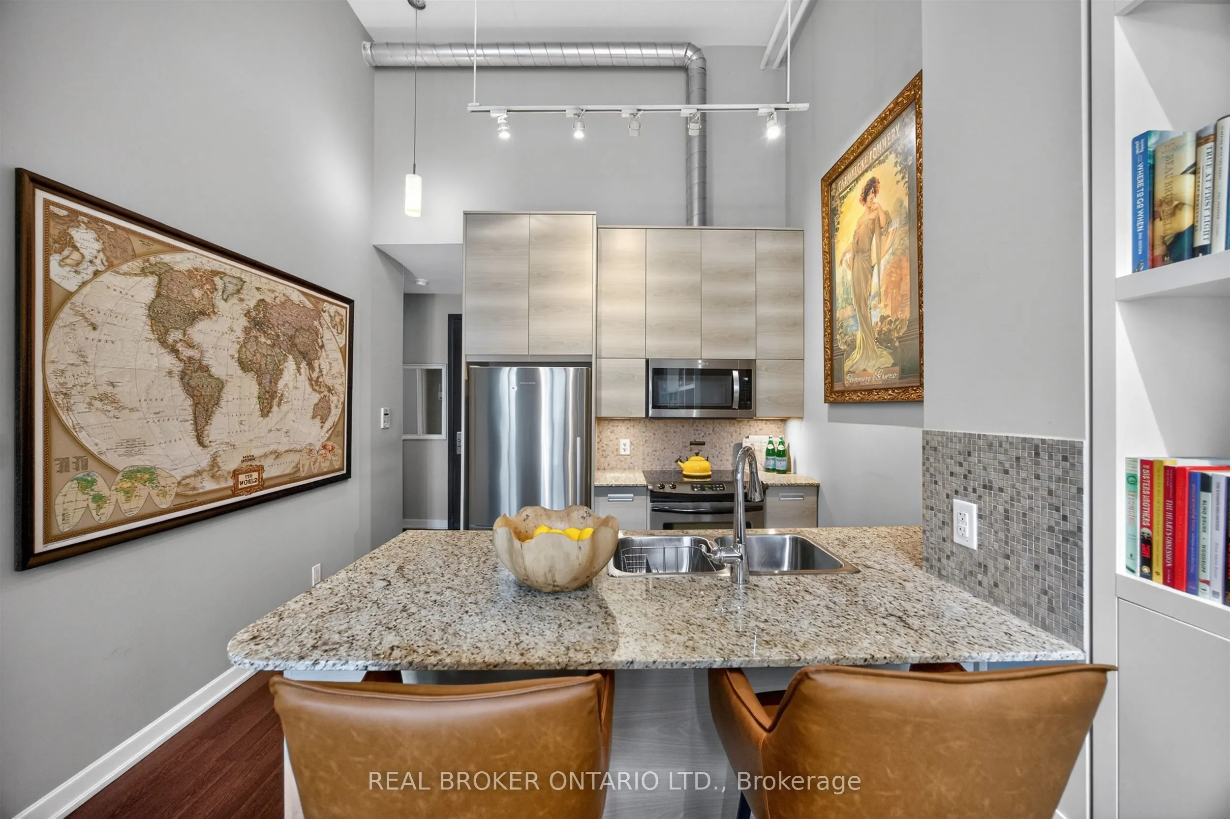 380 Macpherson Avenue #209