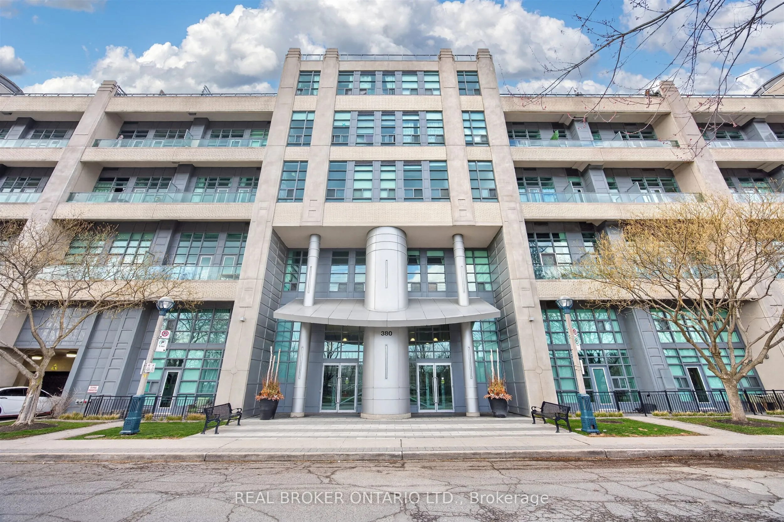 380 Macpherson Avenue #209