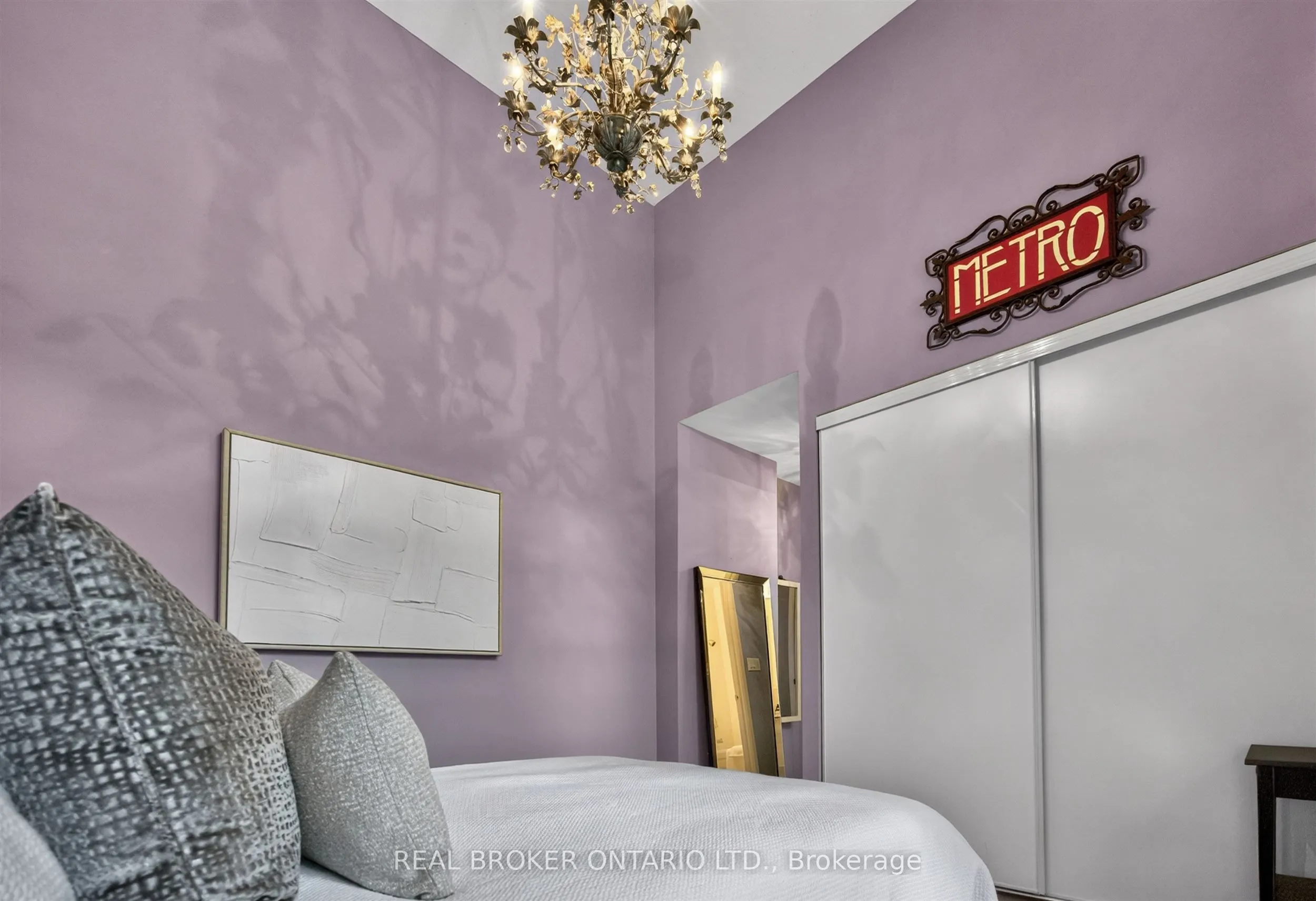 380 Macpherson Avenue #209