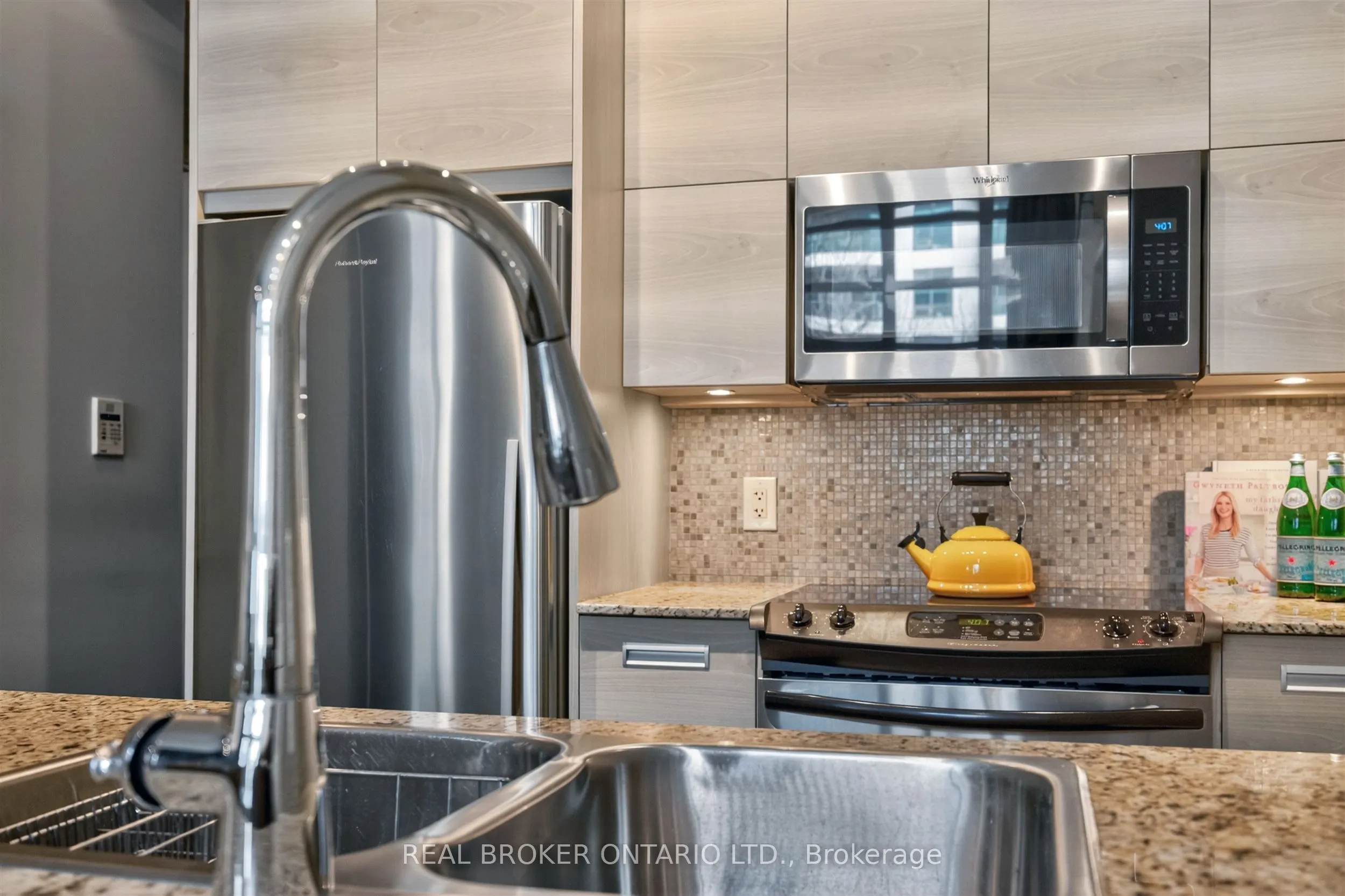 380 Macpherson Avenue #209
