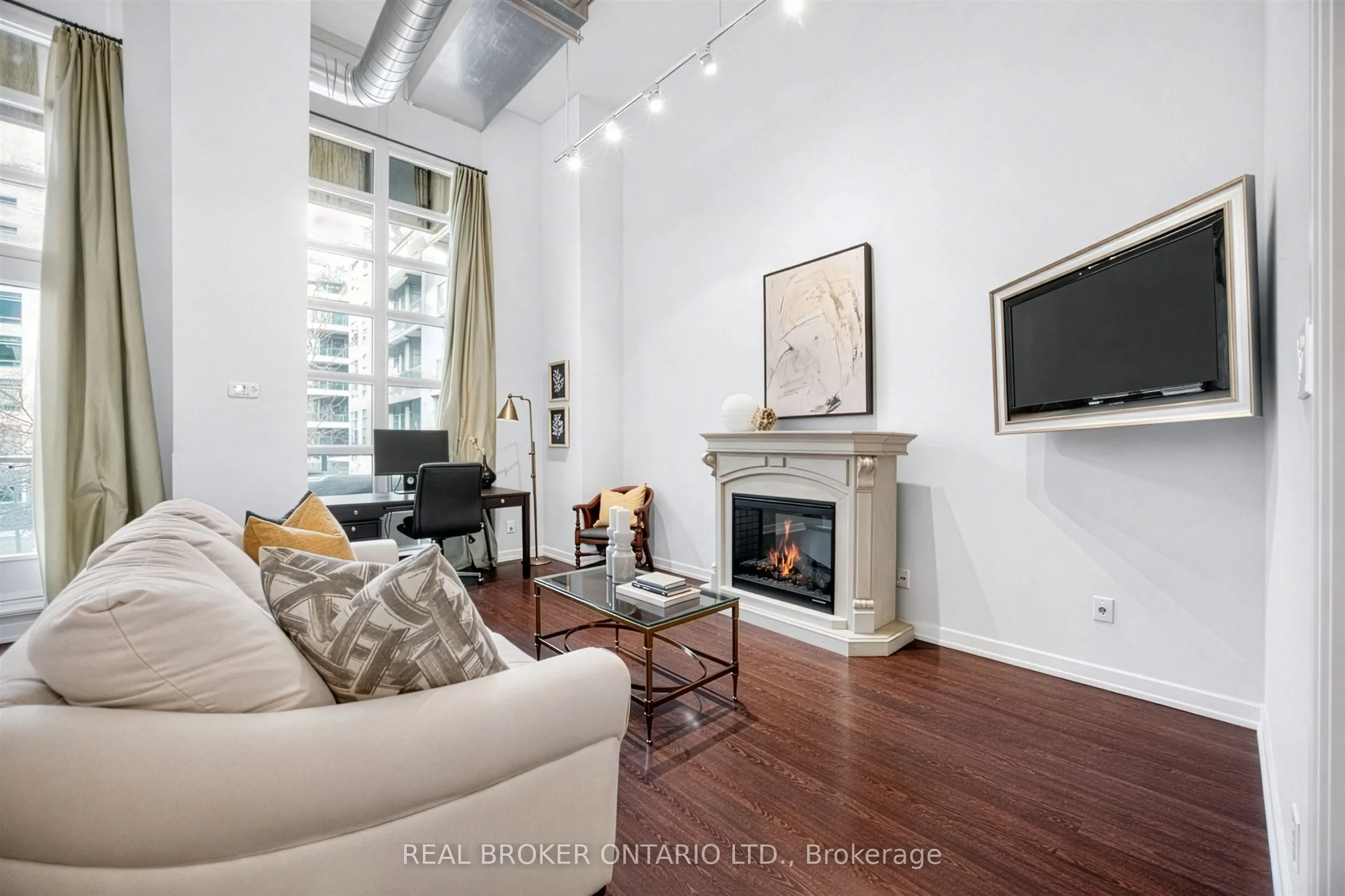 380 Macpherson Avenue #209
