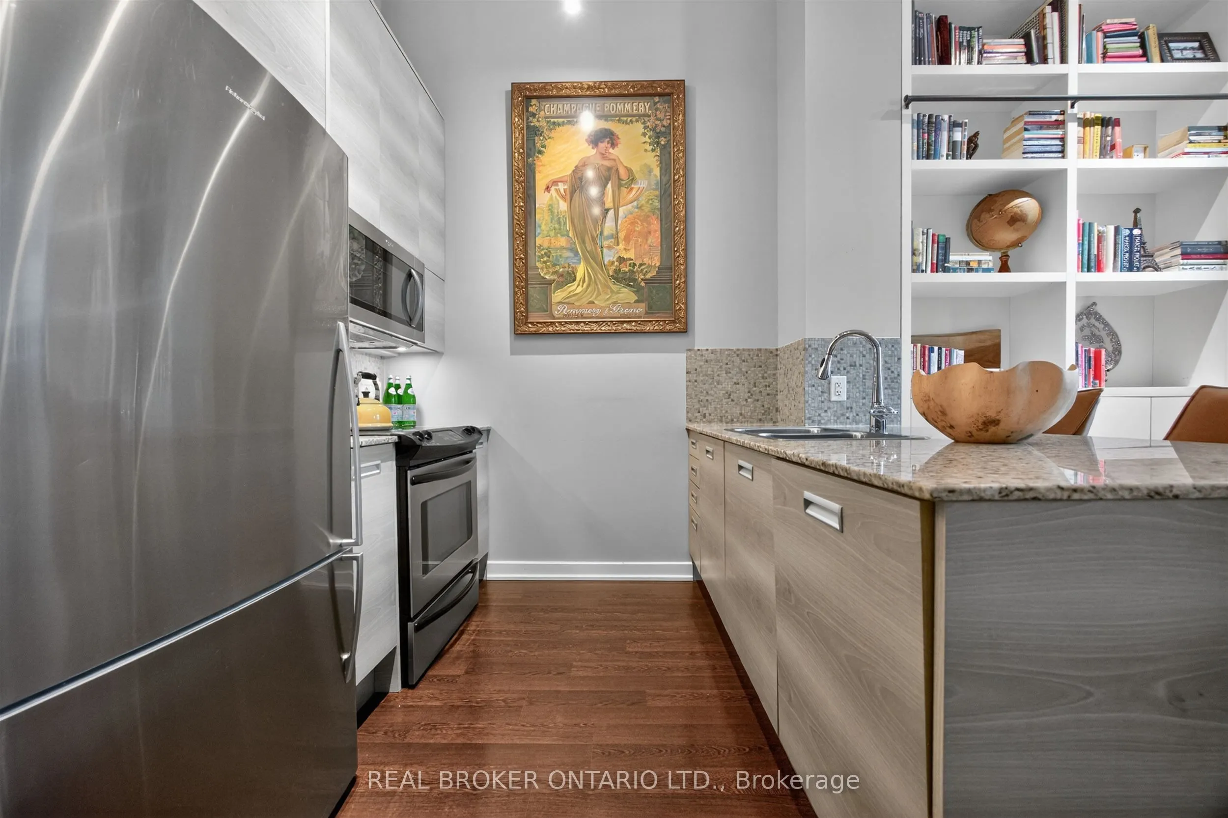 380 Macpherson Avenue #209