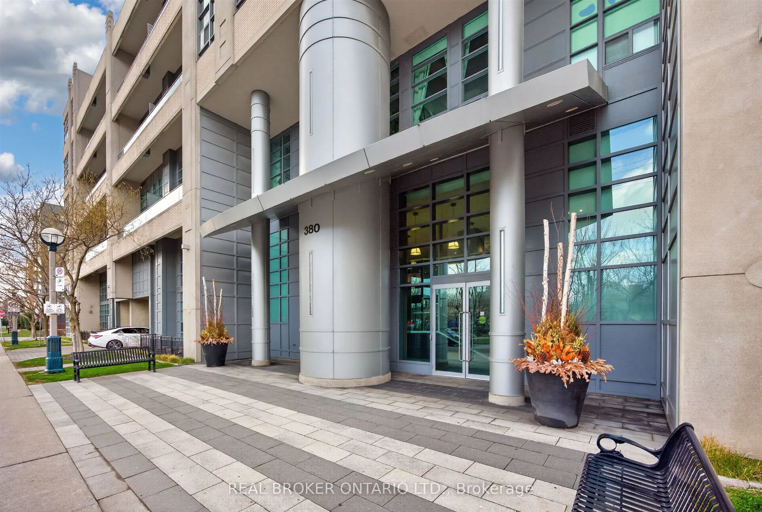 380 Macpherson Avenue #209