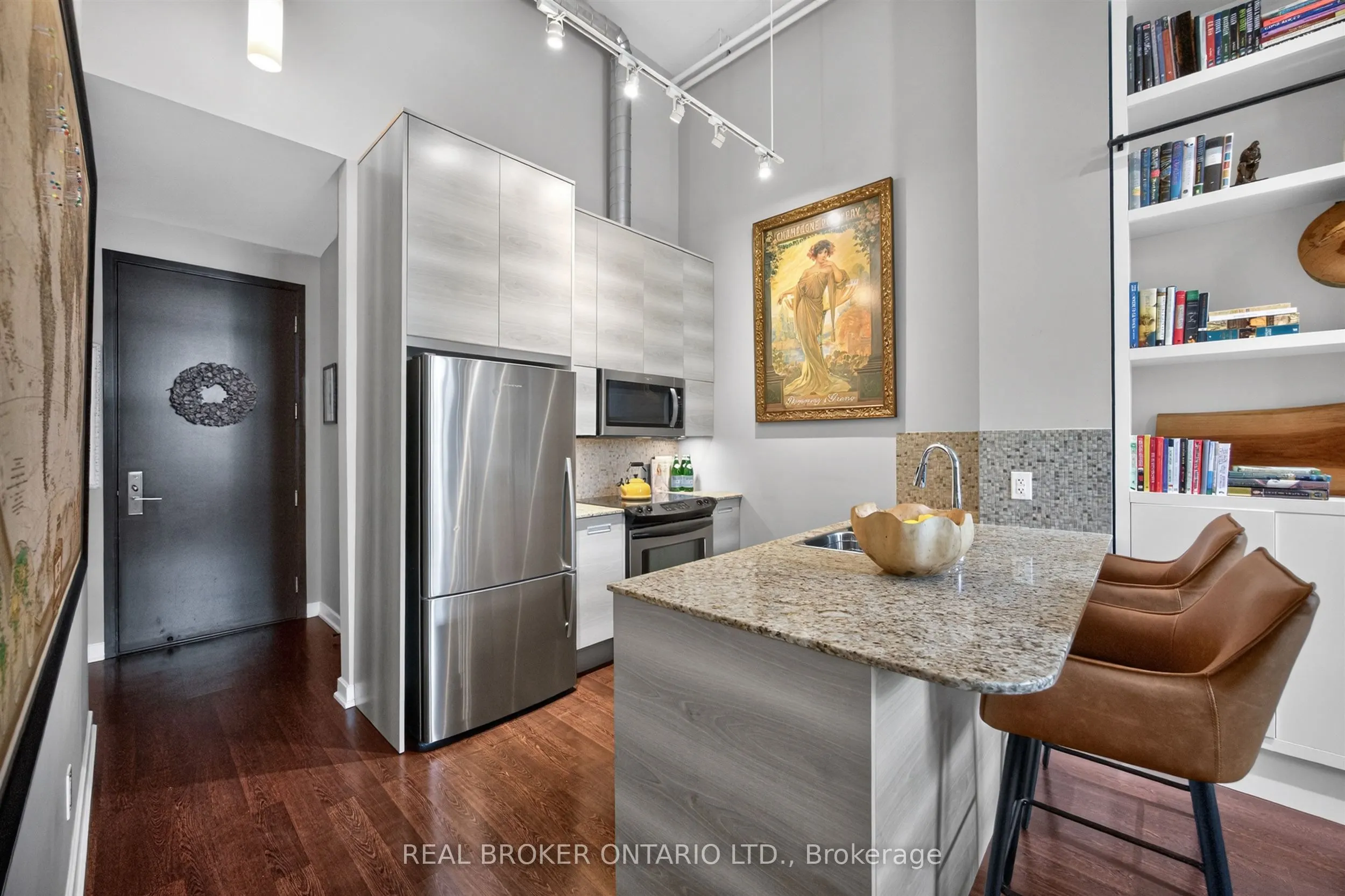 380 Macpherson Avenue #209