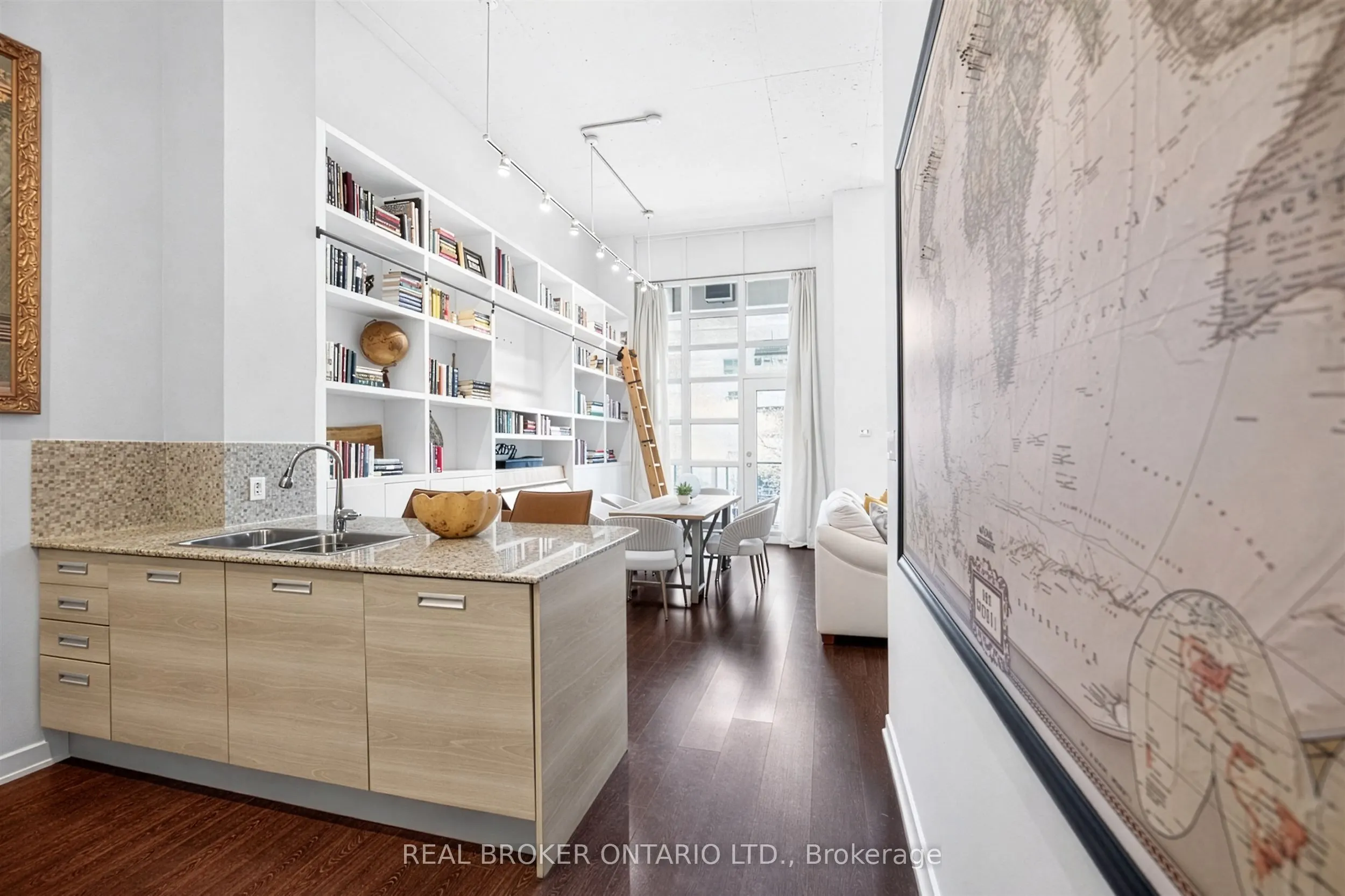 380 Macpherson Avenue #209