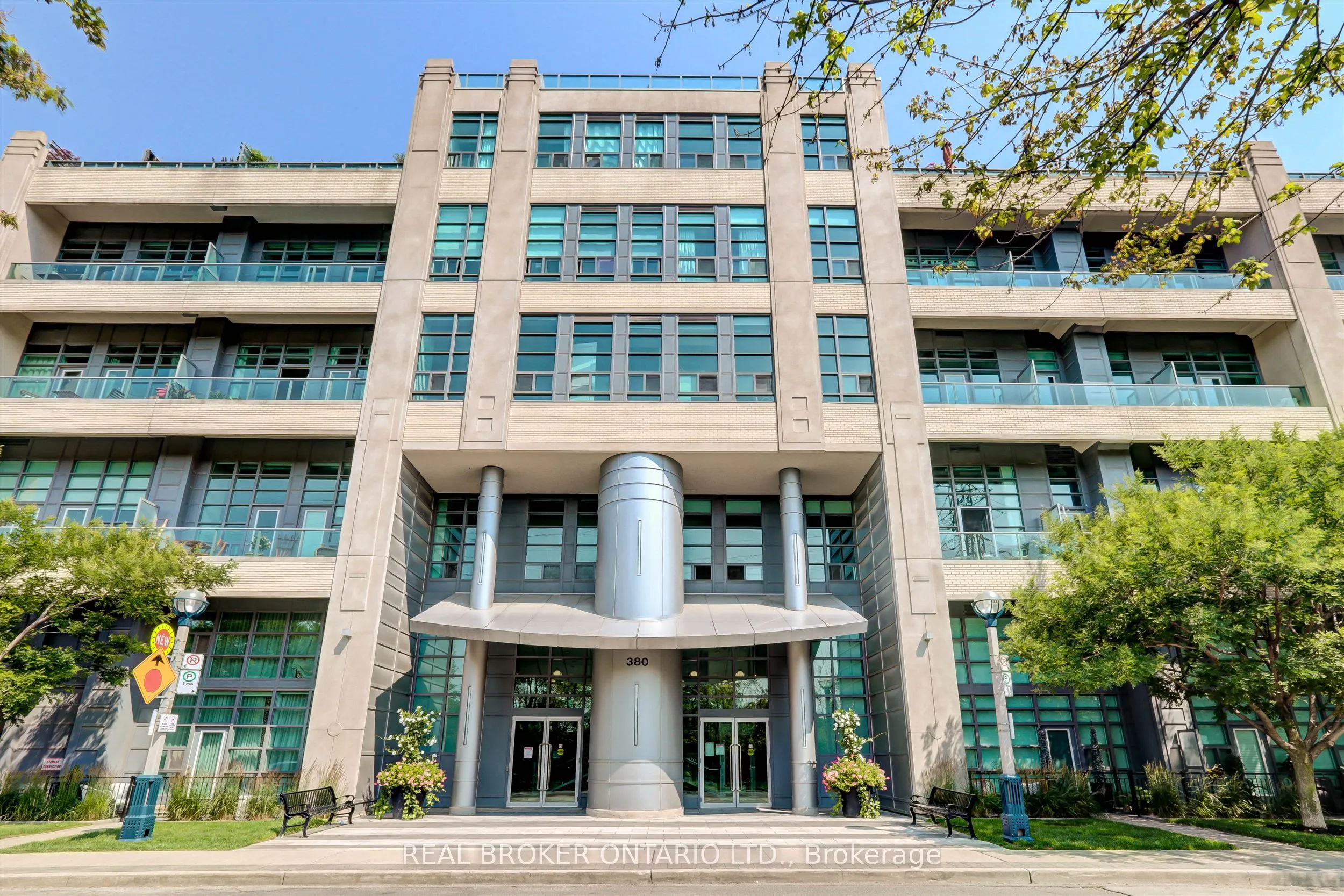 380 Macpherson Avenue #209