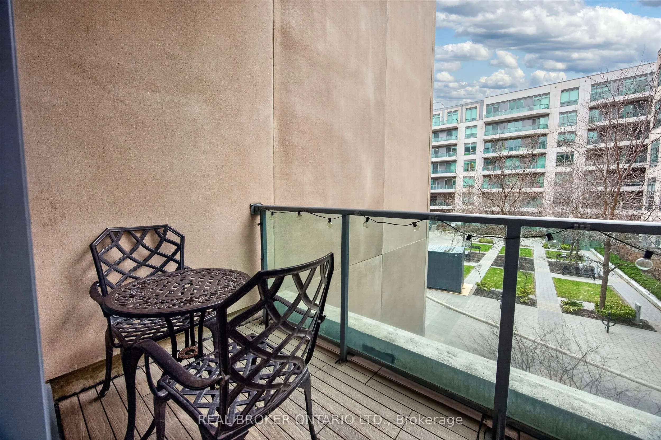 380 Macpherson Avenue #209