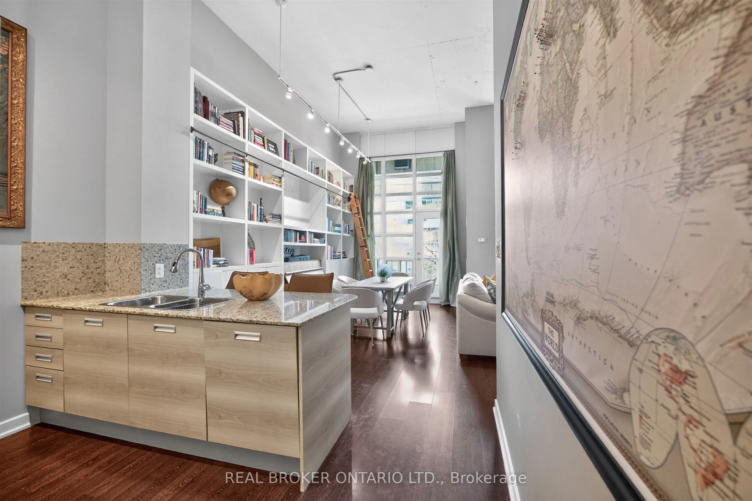 380 Macpherson Avenue #209