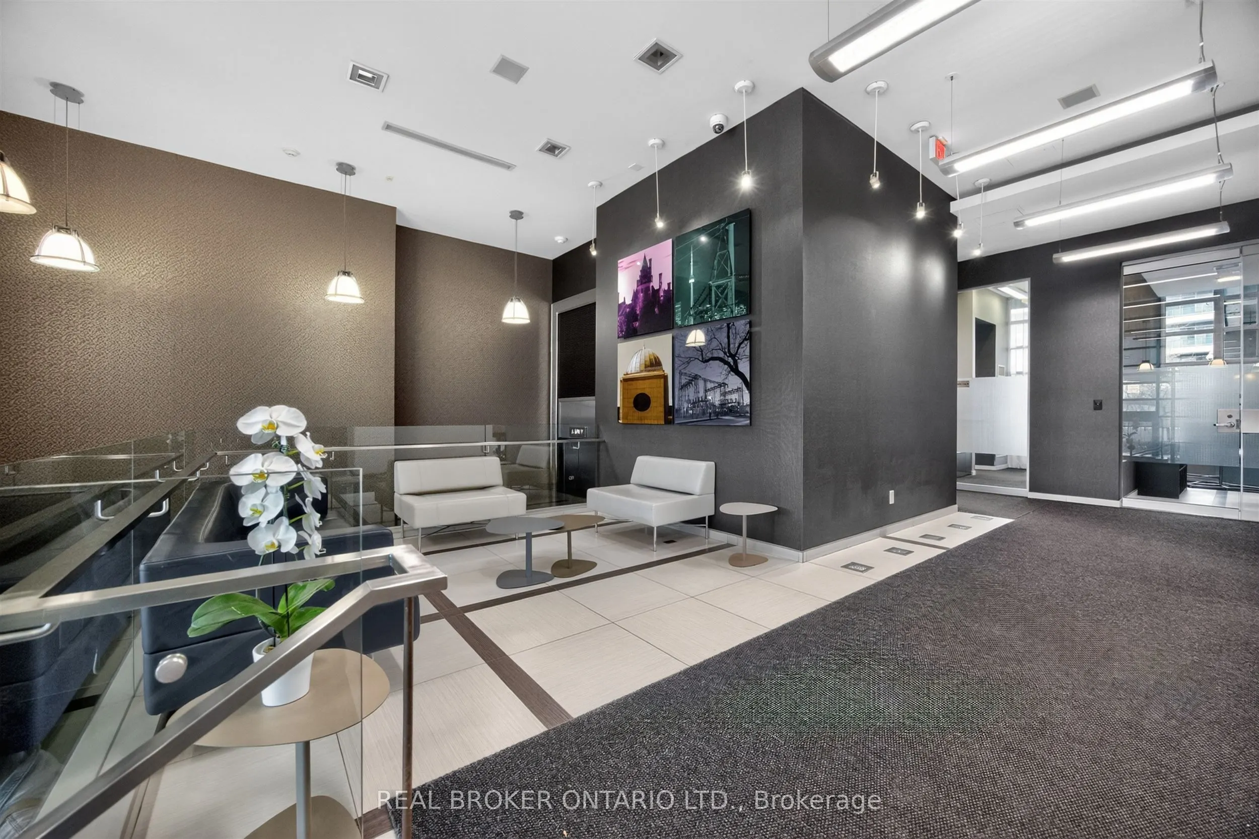 380 Macpherson Avenue #209