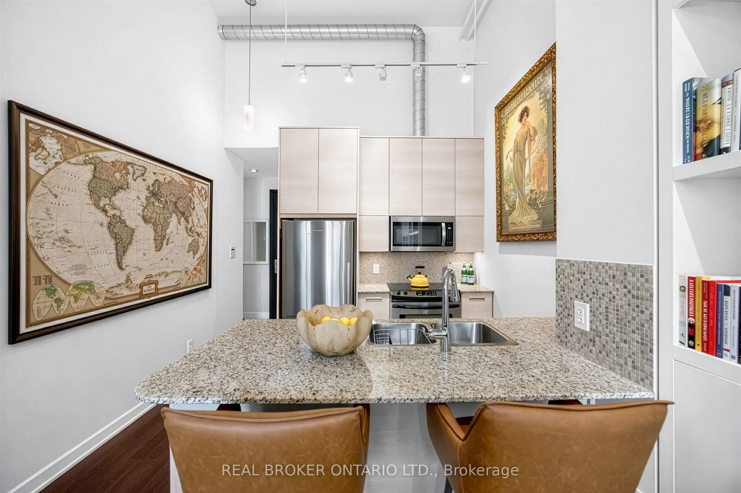 380 Macpherson Avenue #209