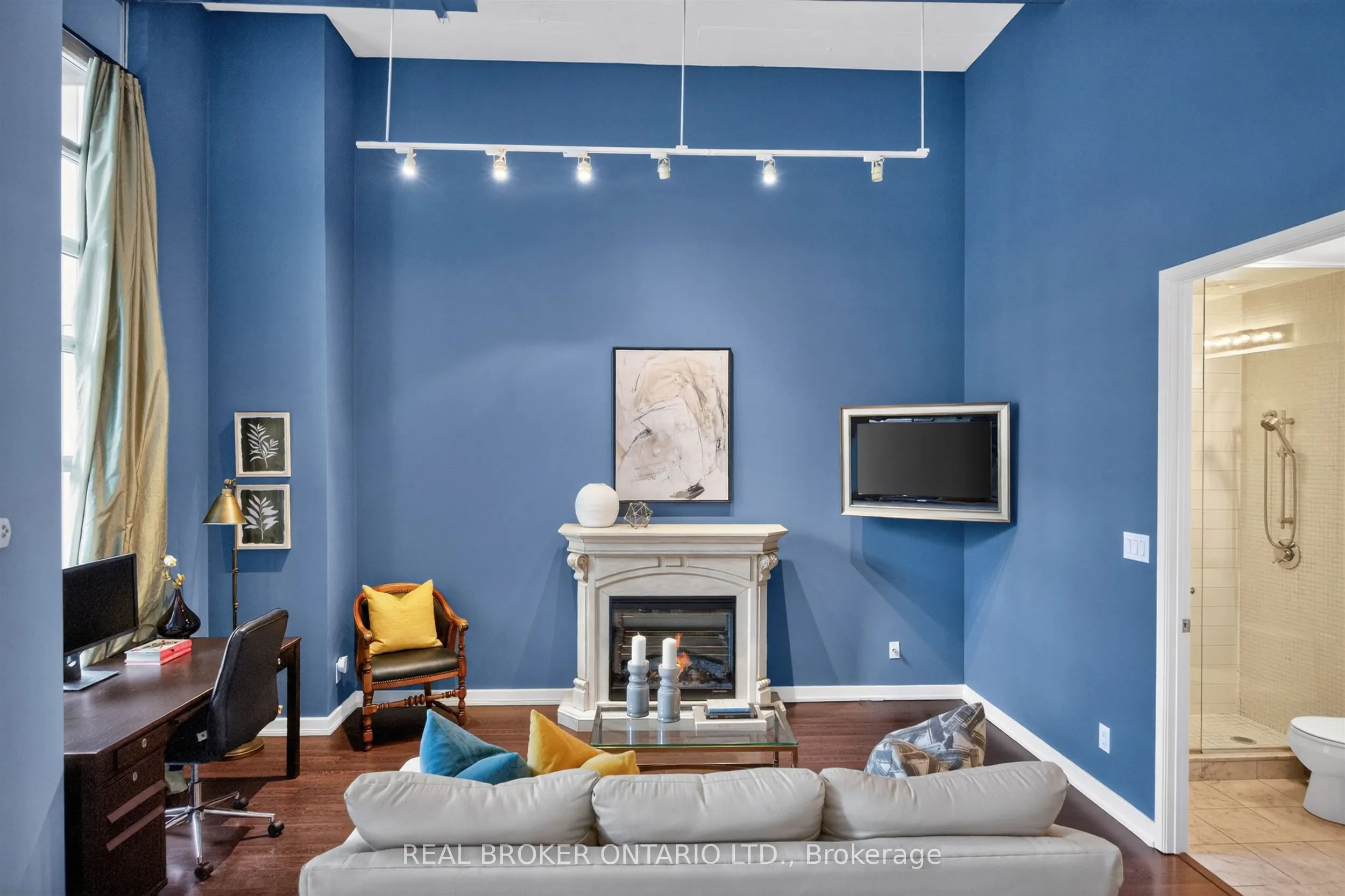 380 Macpherson Avenue #209
