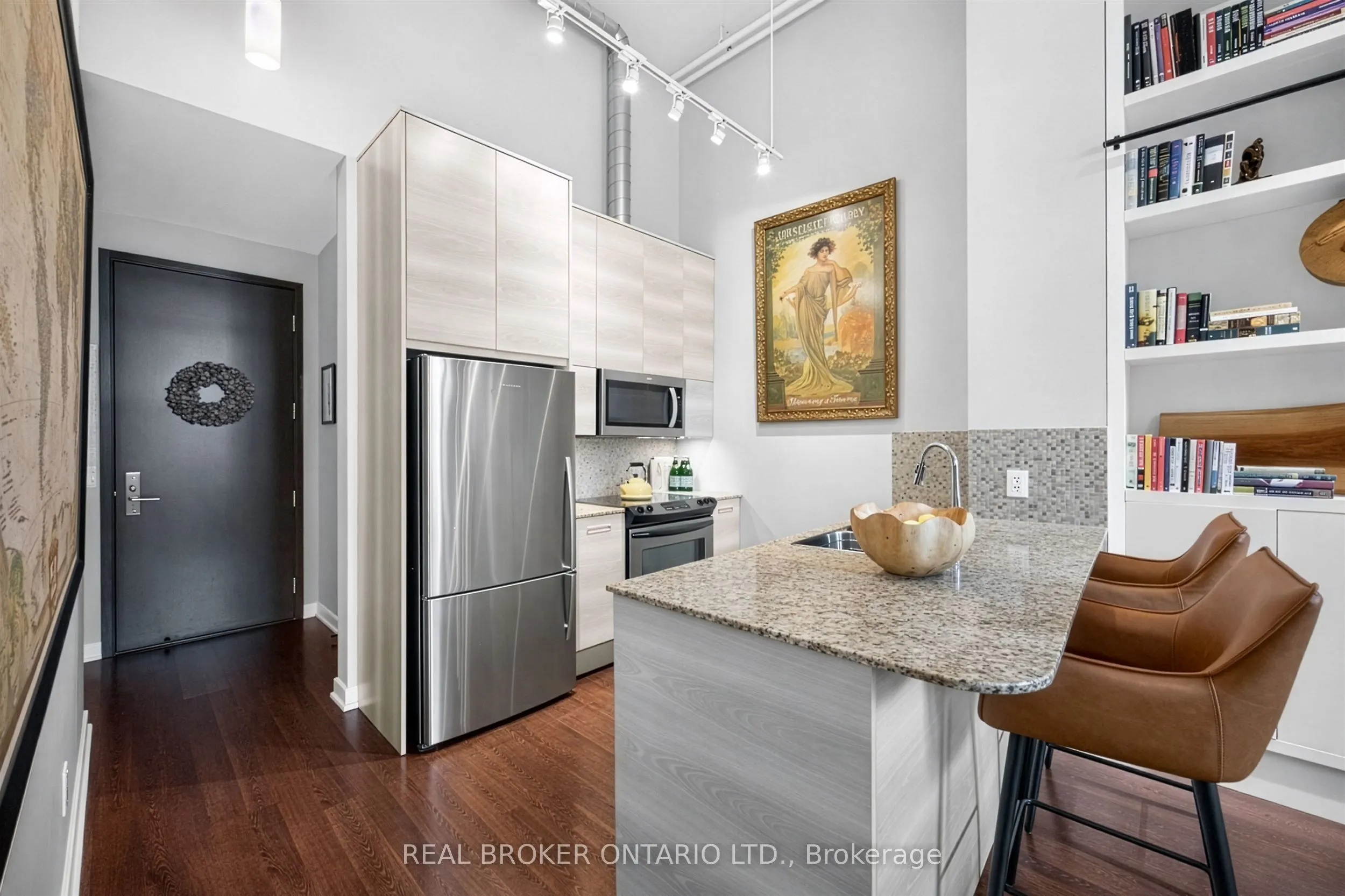 380 Macpherson Avenue #209