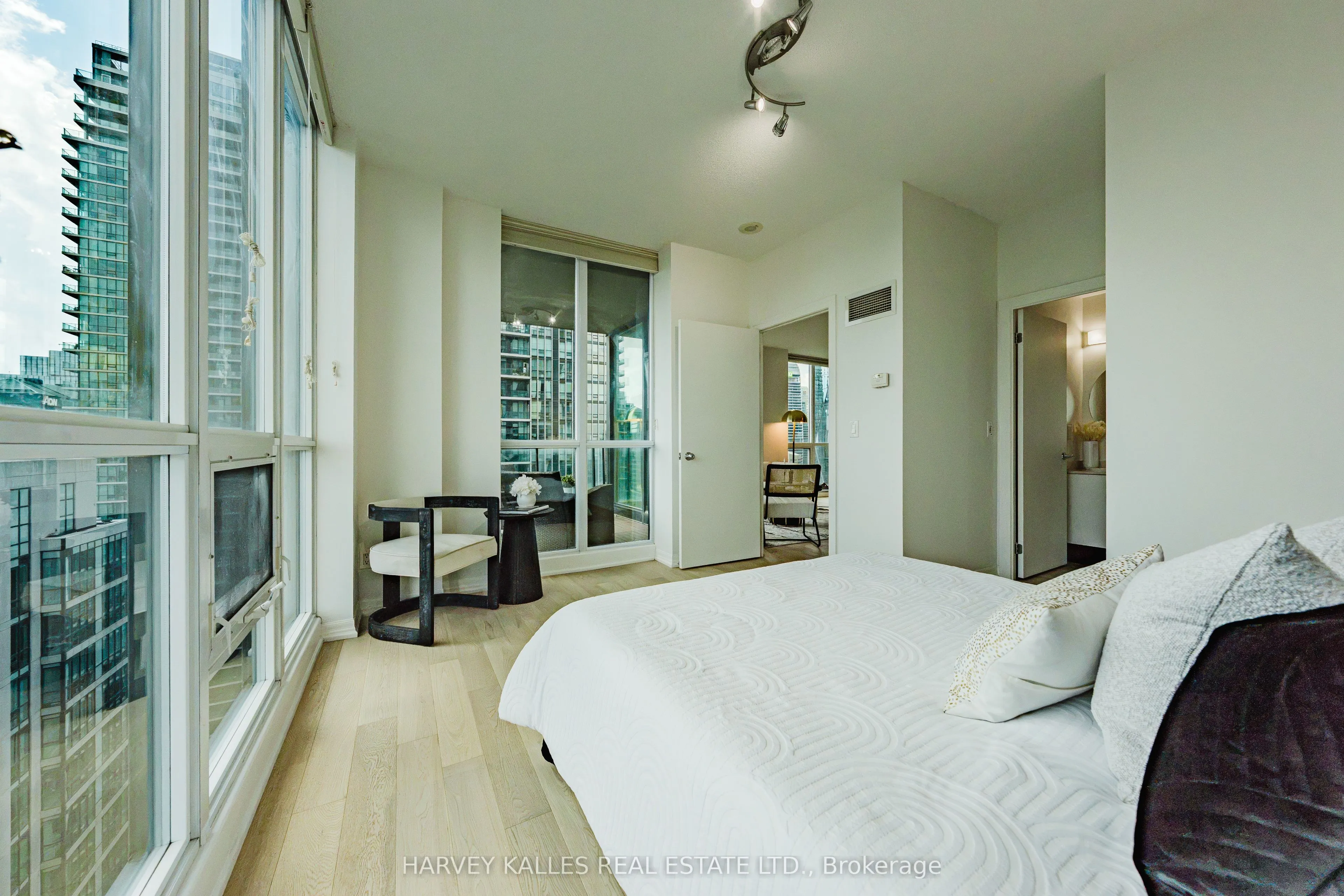 16 Yonge Street #3211