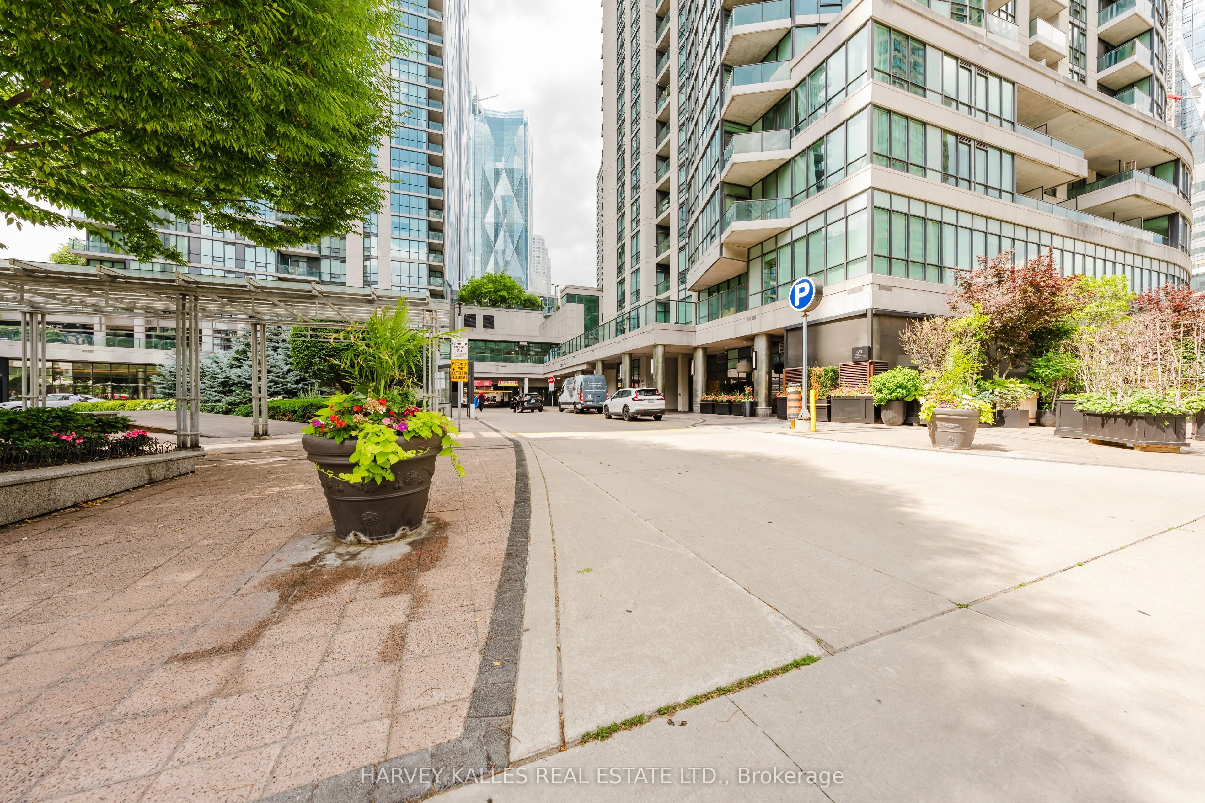 16 Yonge Street #3211