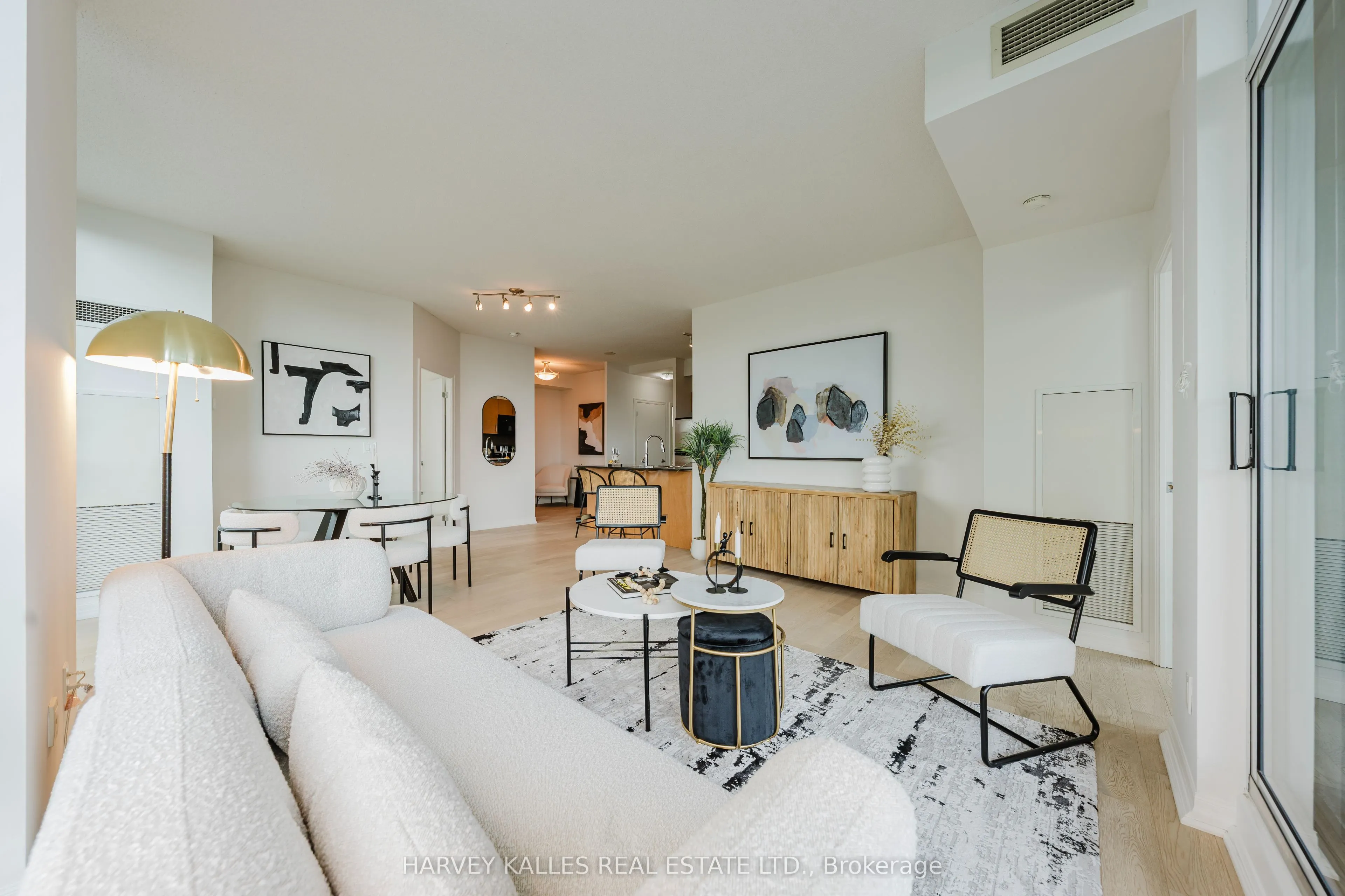 16 Yonge Street #3211