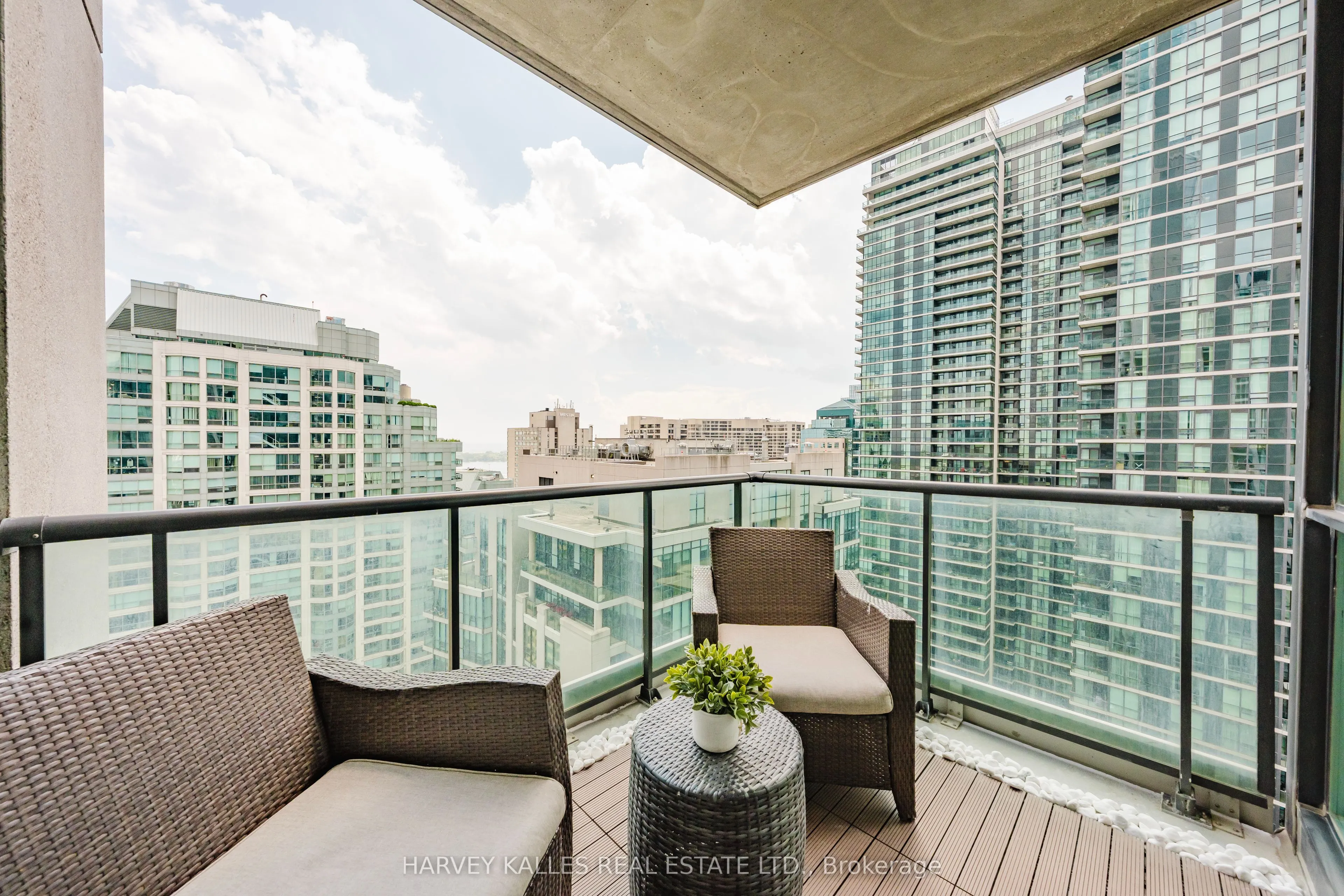 16 Yonge Street #3211