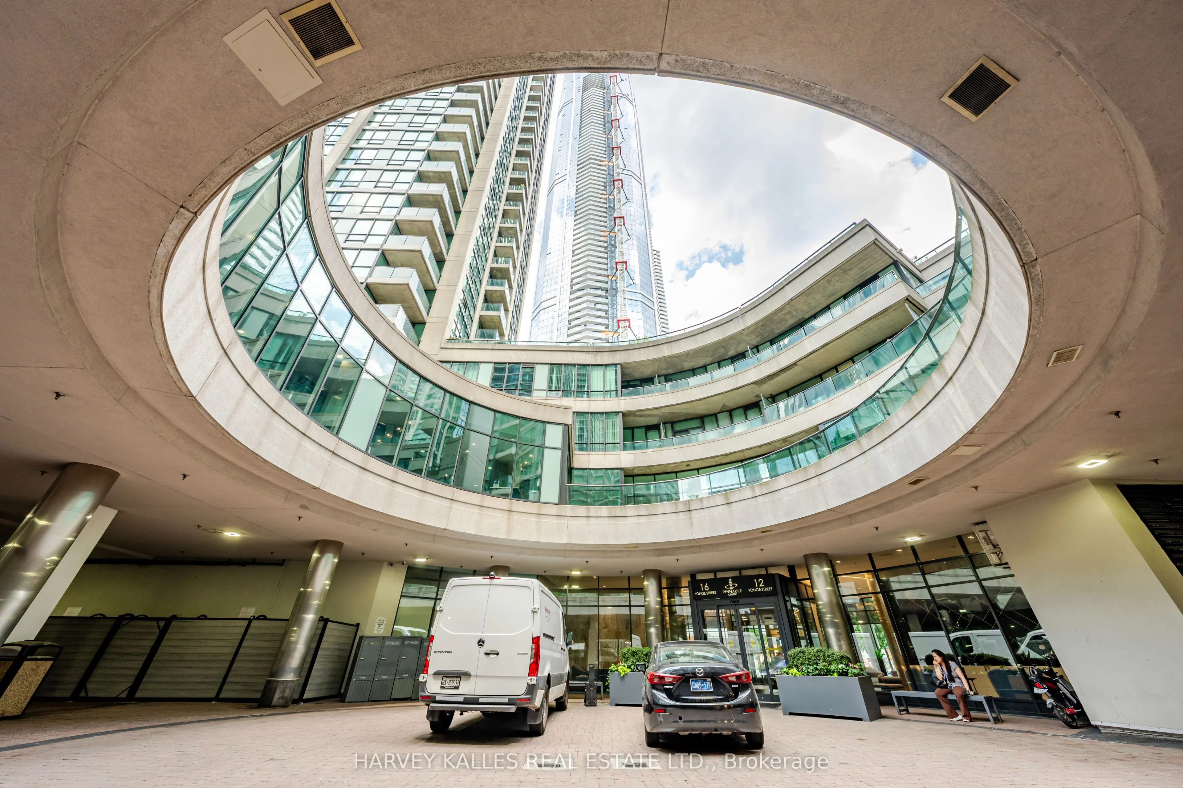 16 Yonge Street #3211