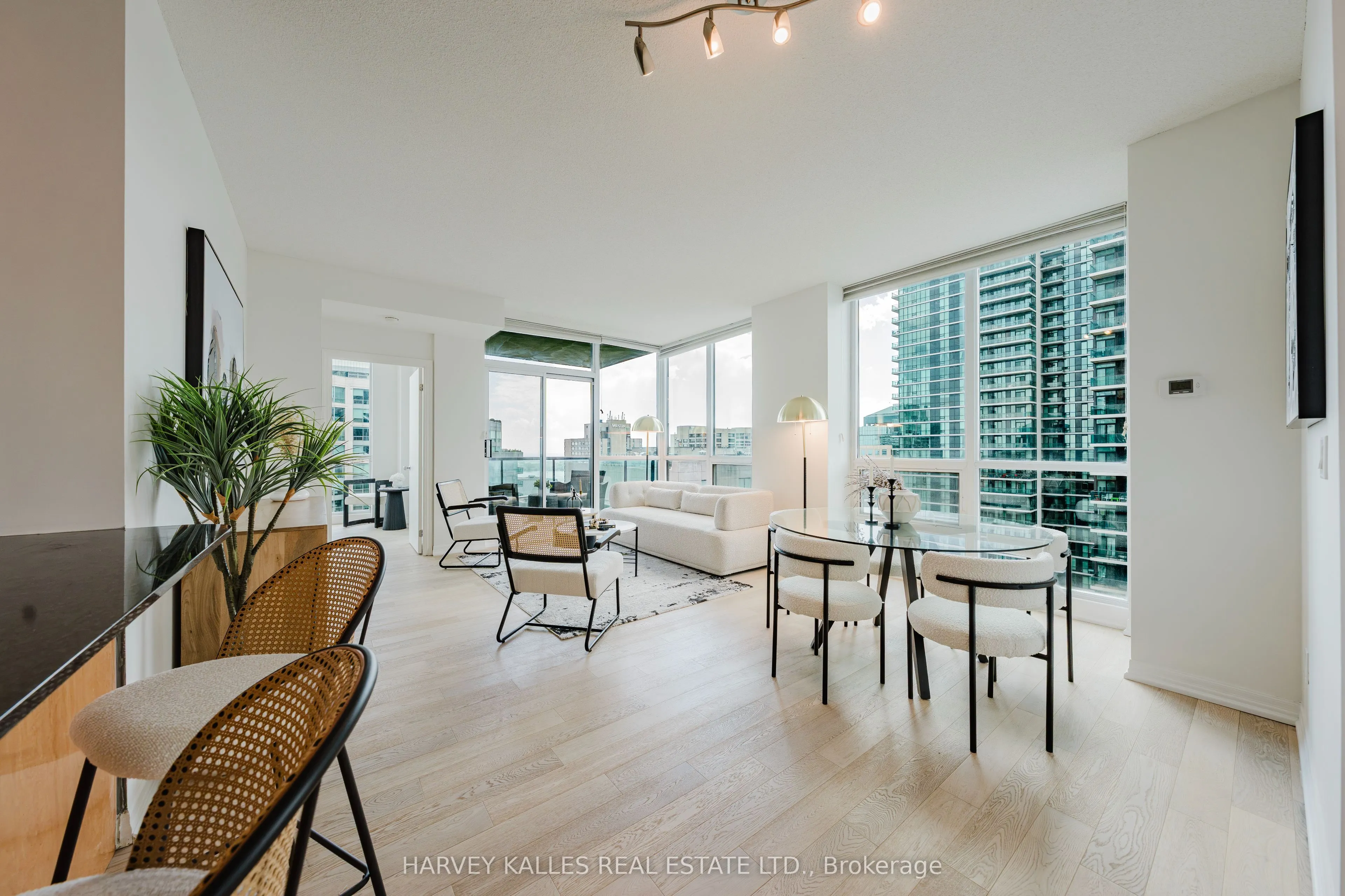 16 Yonge Street #3211