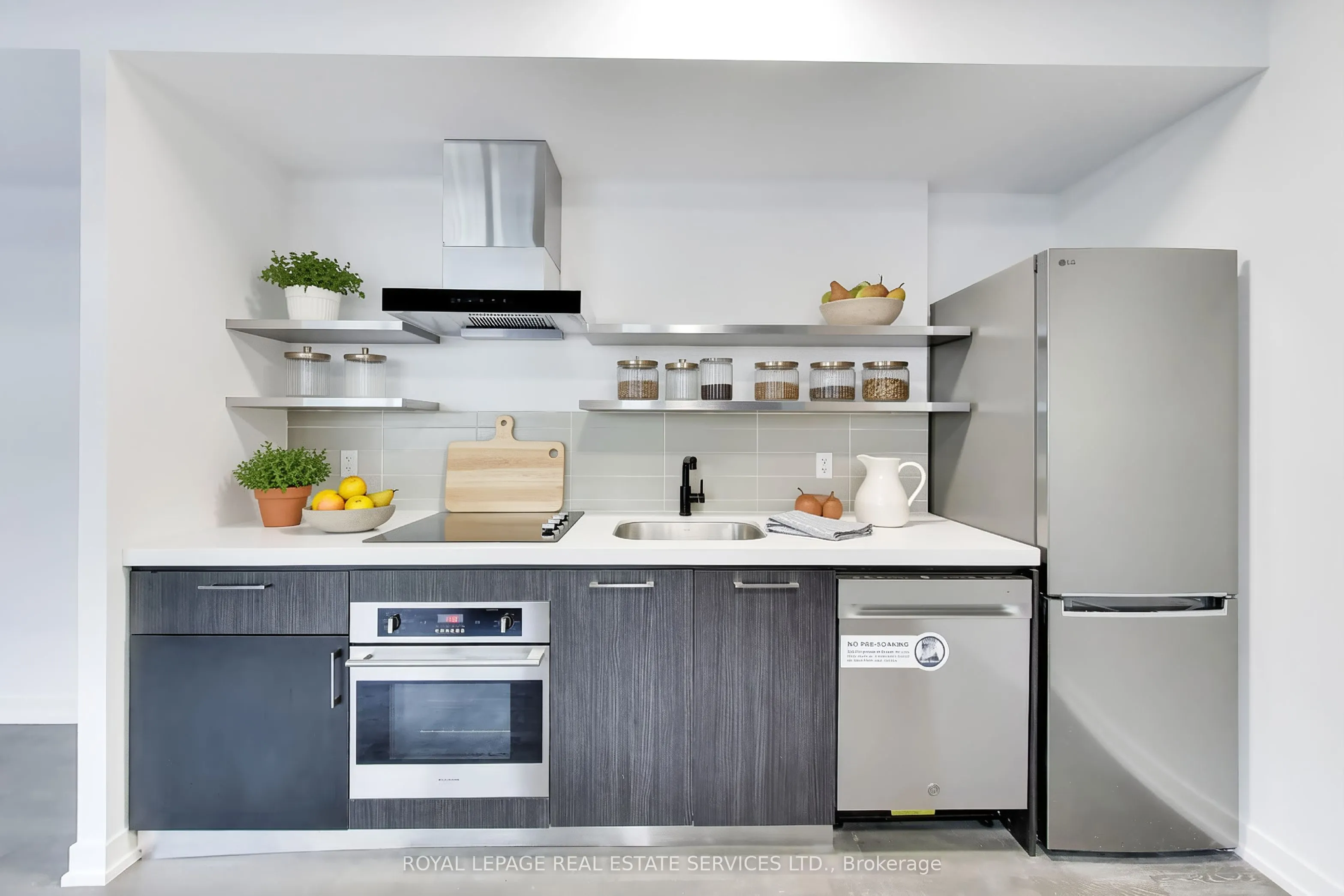 560 King Street W #626