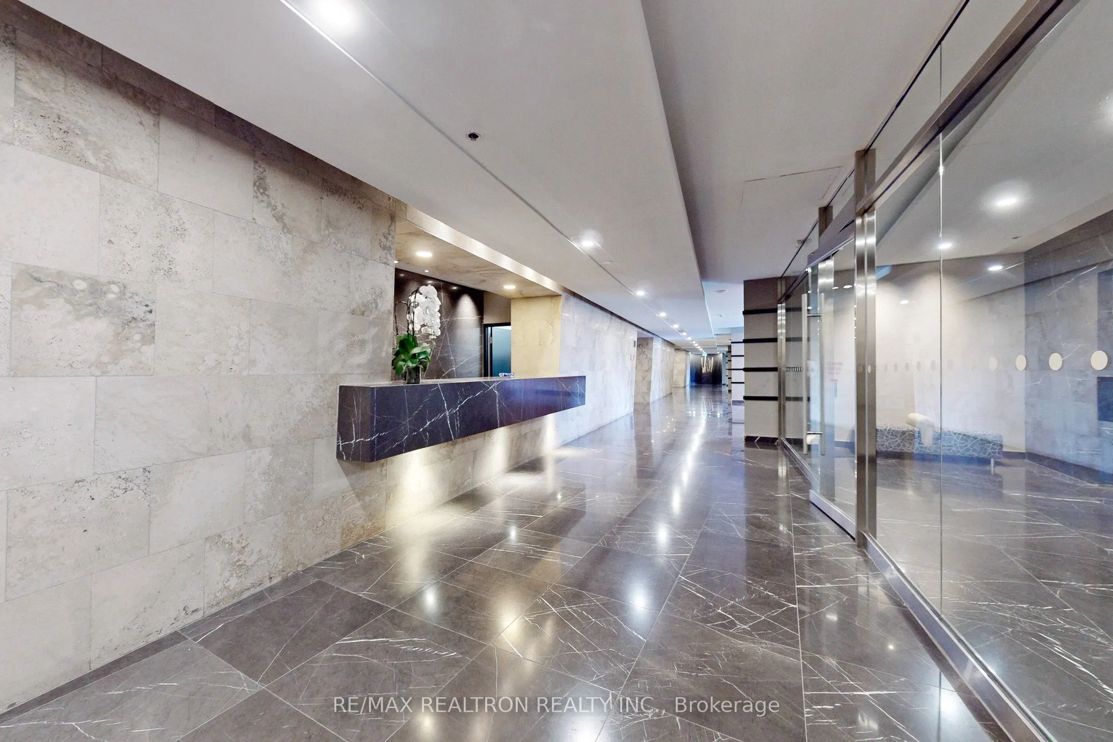 8 Park Road #PH3802