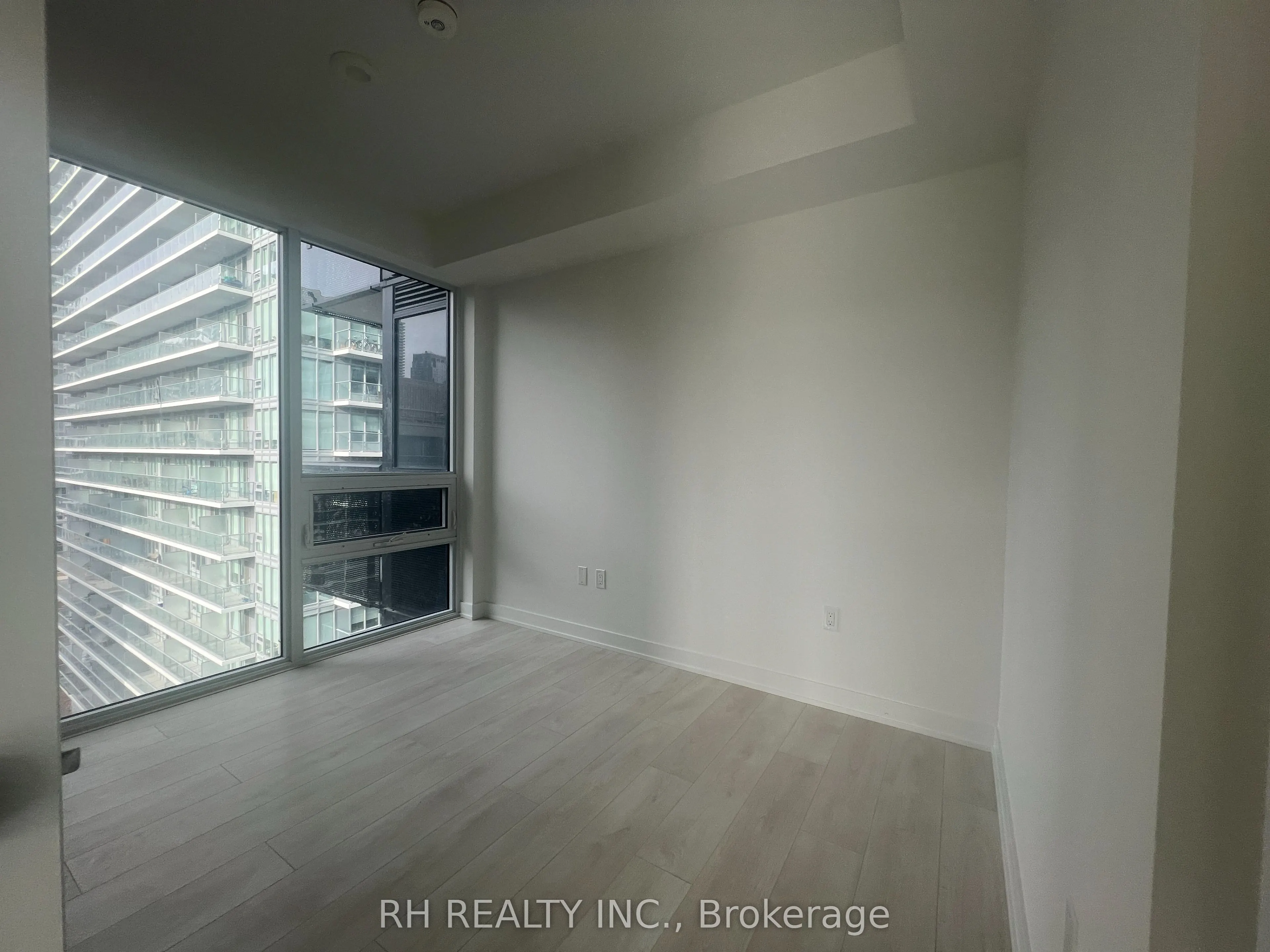 127 Broadway Avenue #1502