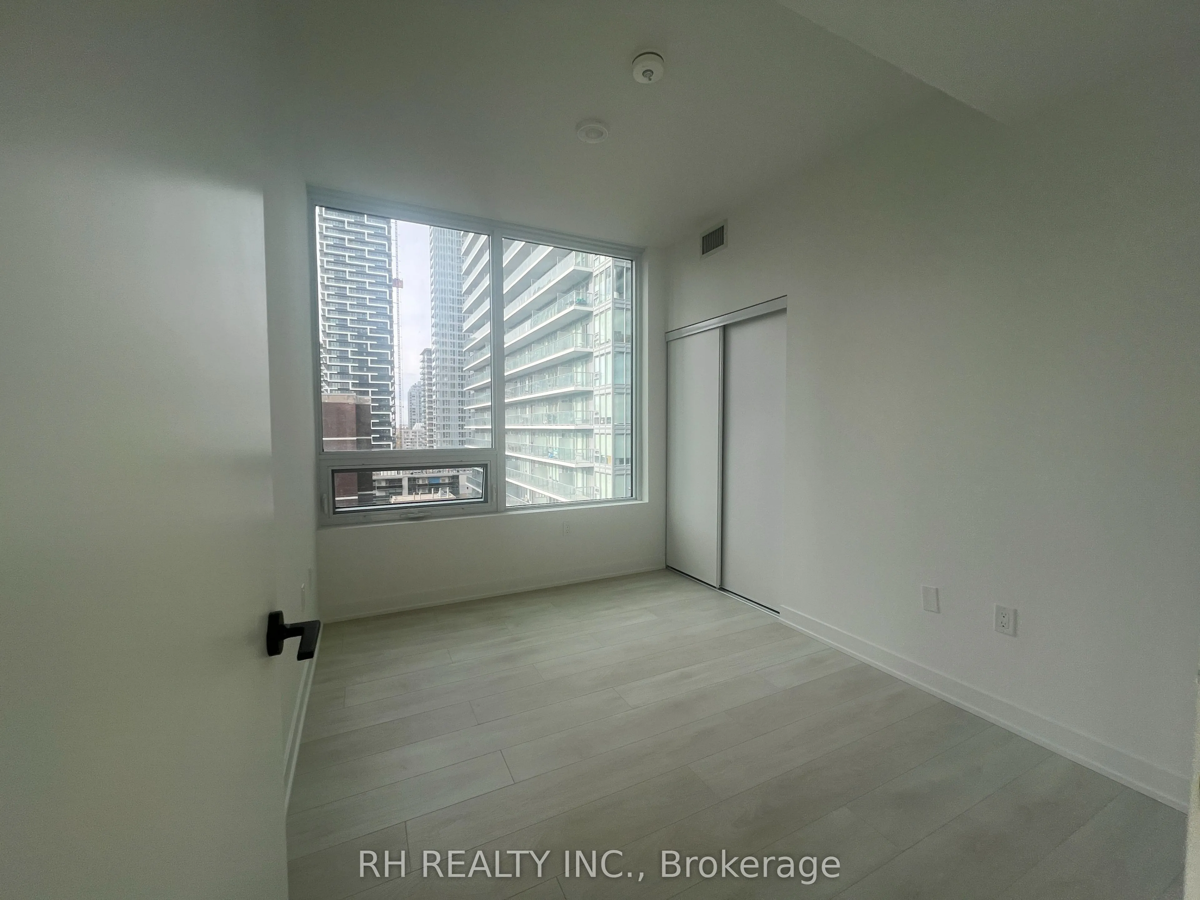 127 Broadway Avenue #1502