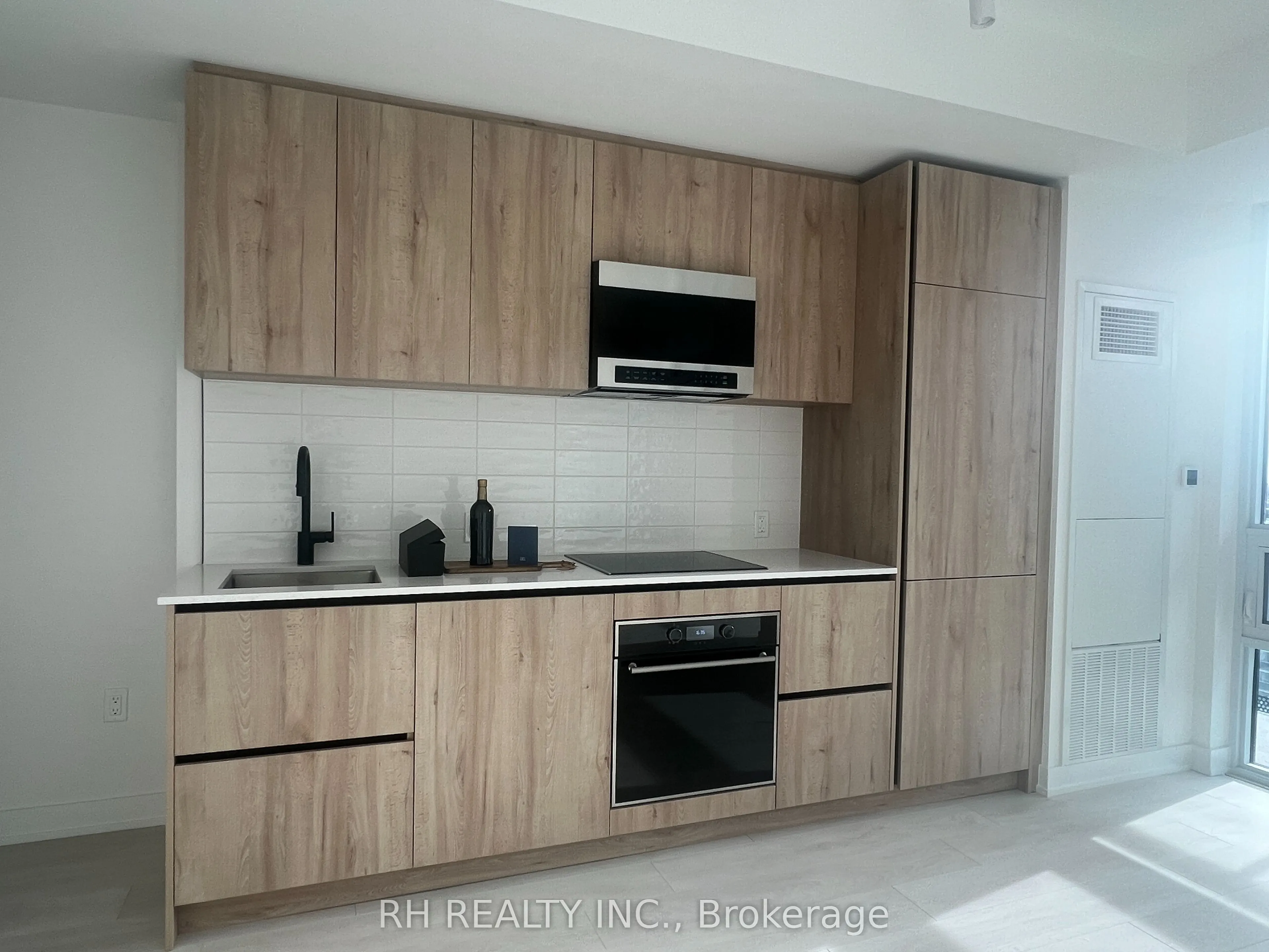 127 Broadway Avenue #1502