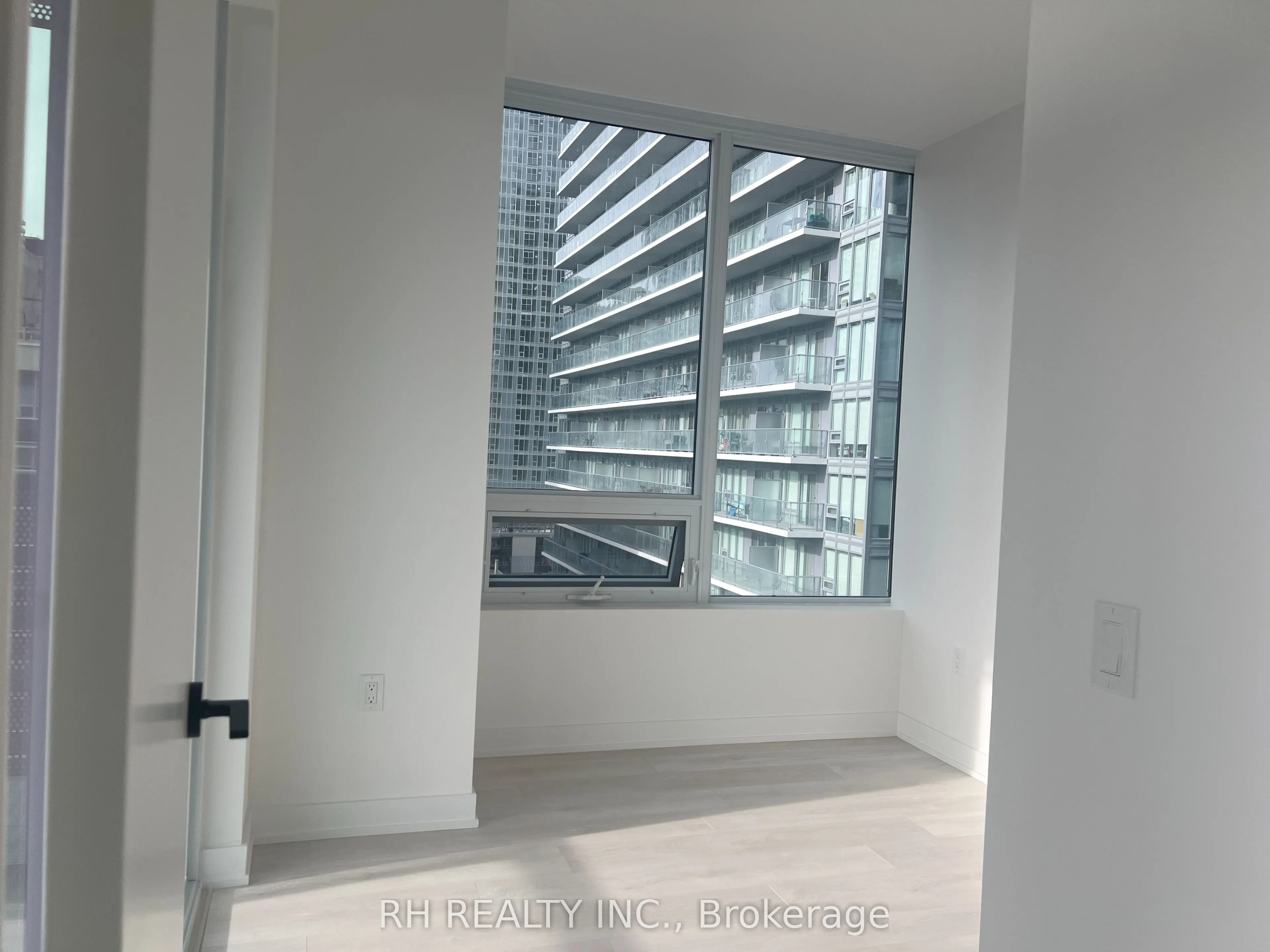 127 Broadway Avenue #1502