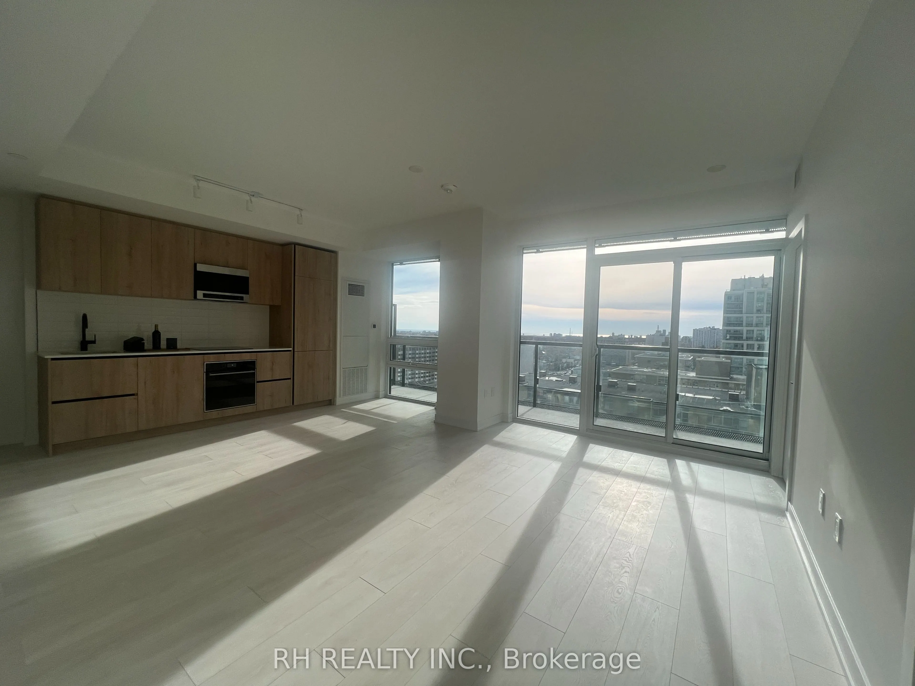 127 Broadway Avenue #1502
