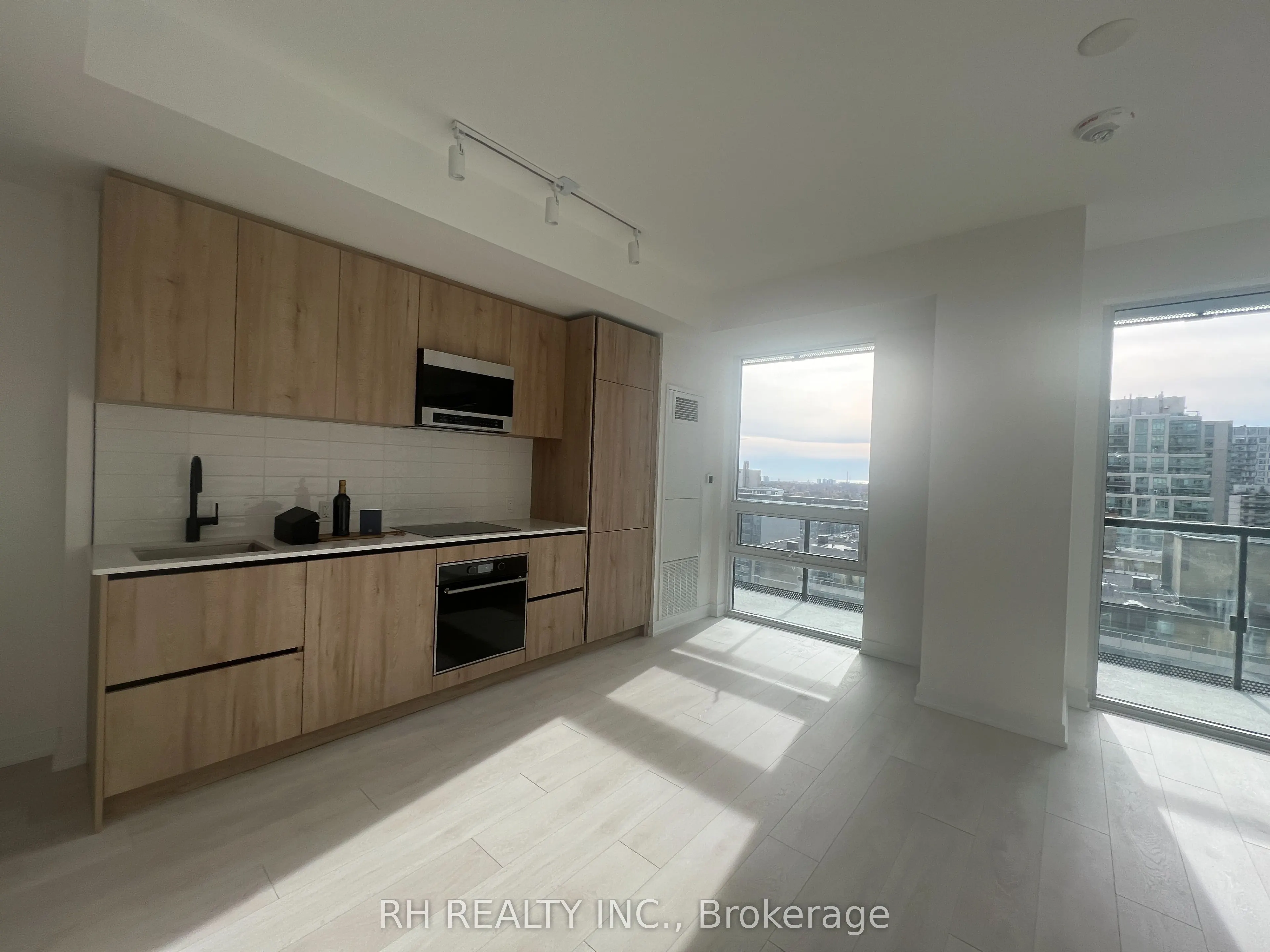 127 Broadway Avenue #1502