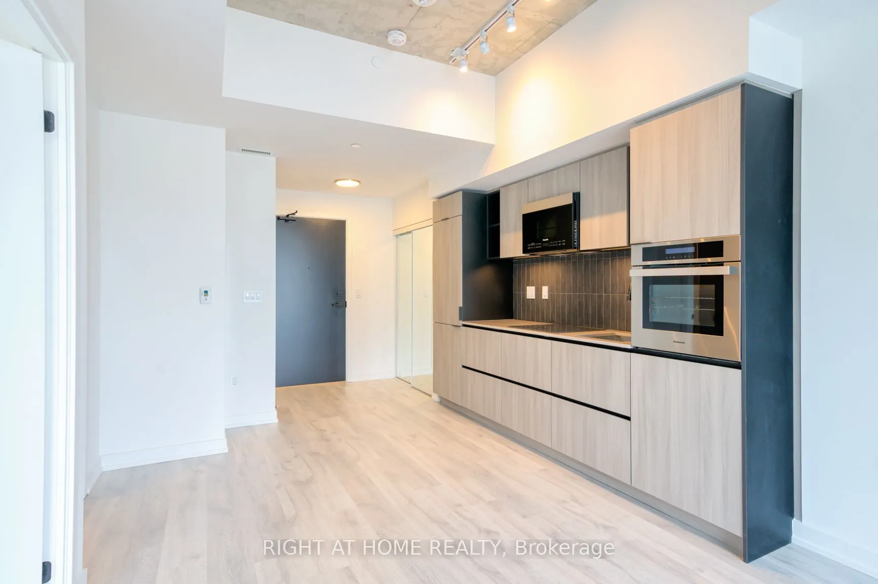 2 Augusta Avenue #704