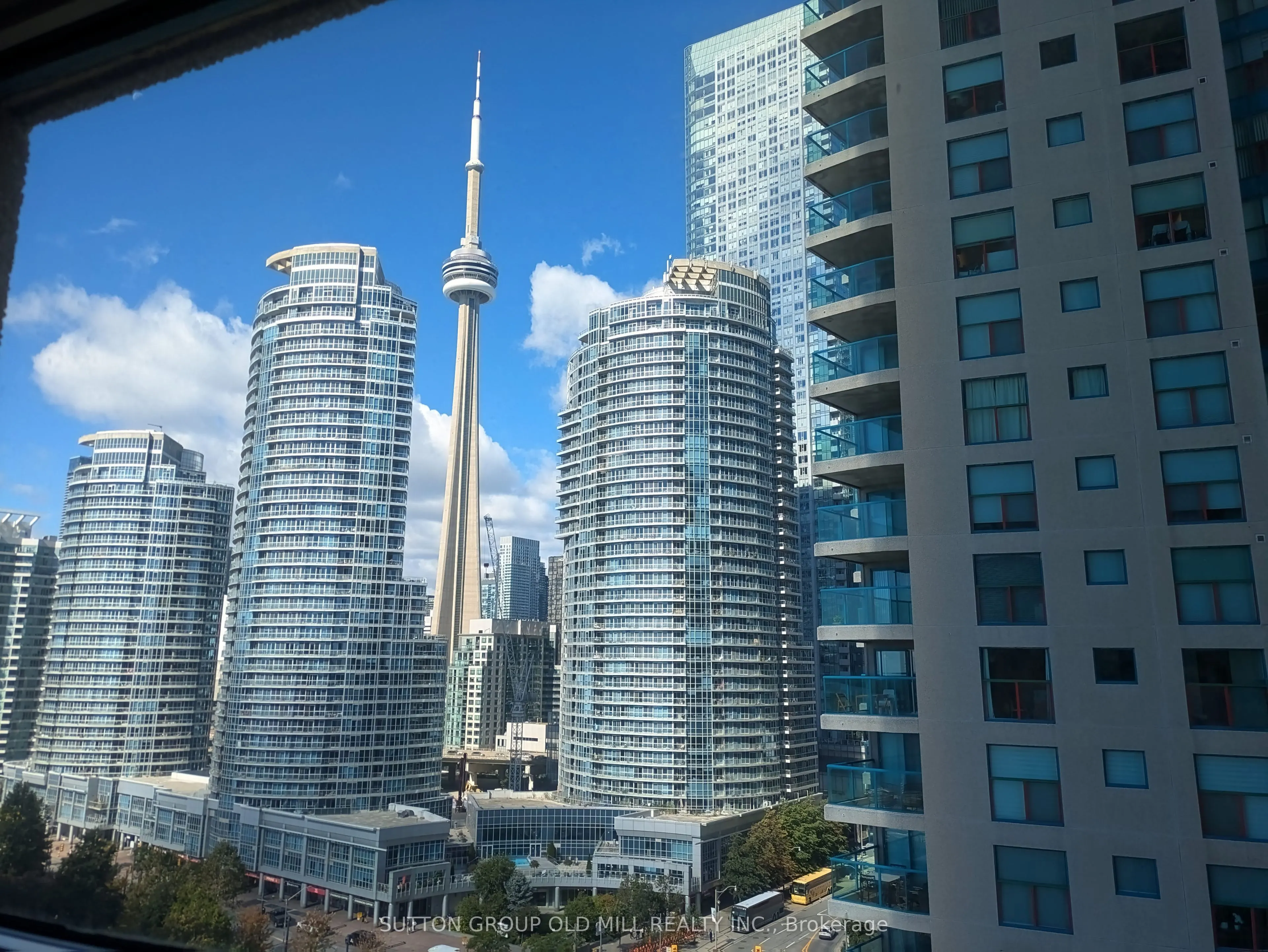 99 Harbour Square #1512
