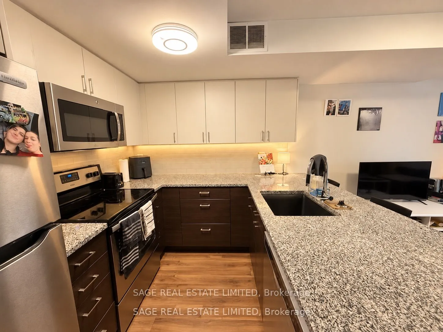 228 Montrose Avenue #Lower