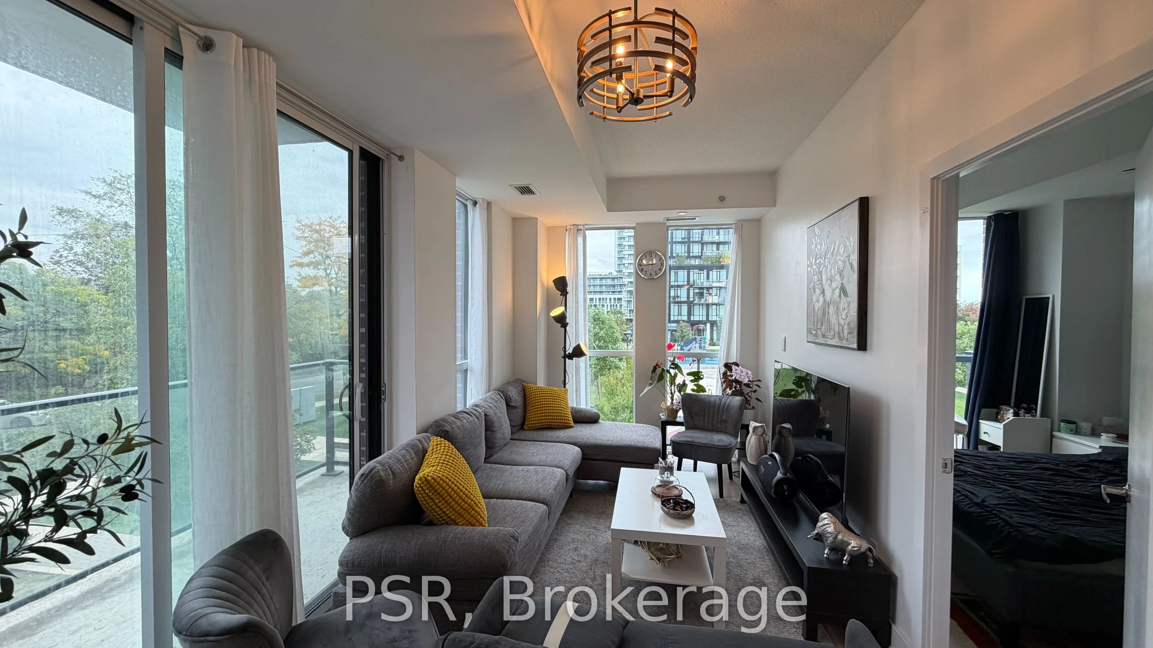150 Fairview Mall Drive #211
