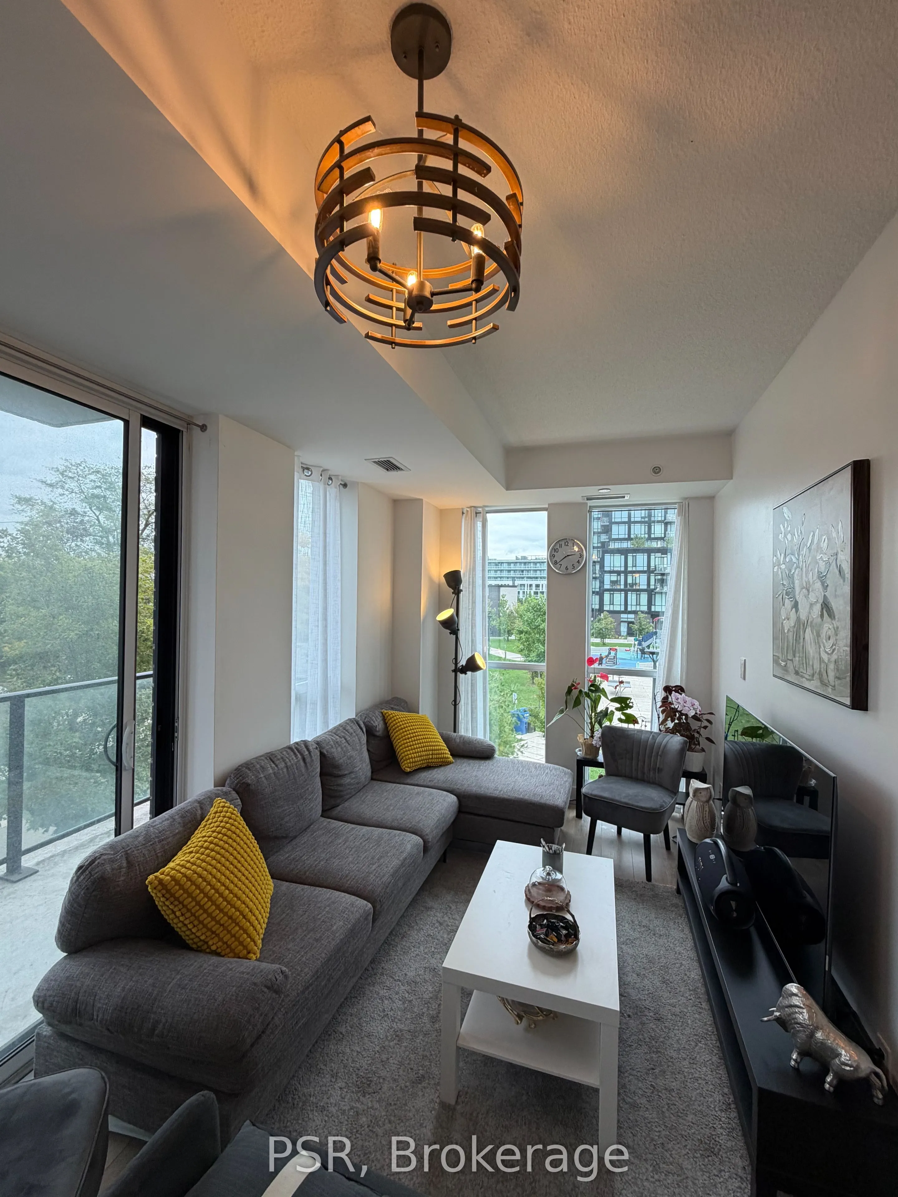 150 Fairview Mall Drive #211