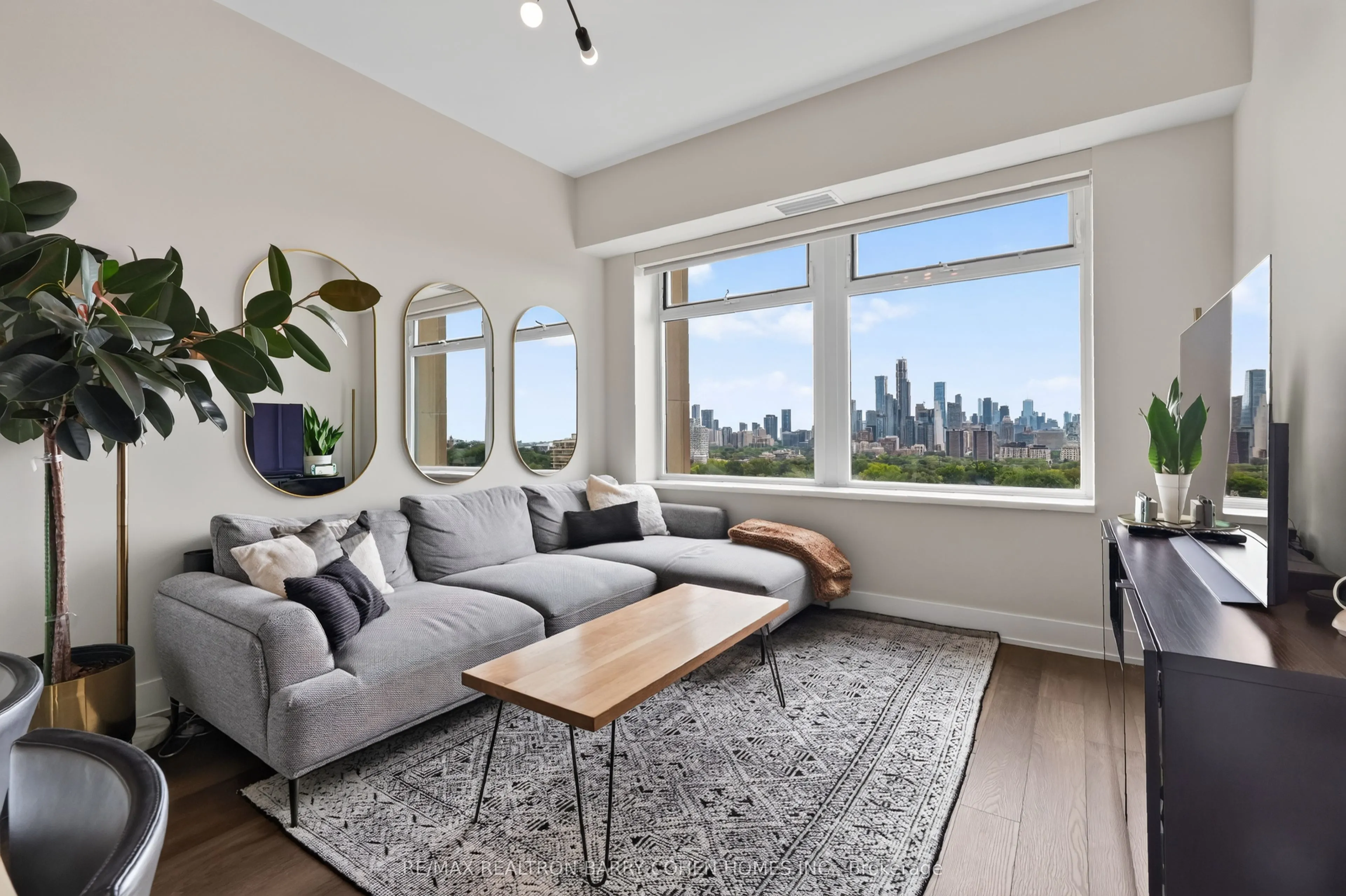 111 St Clair Avenue W #1018