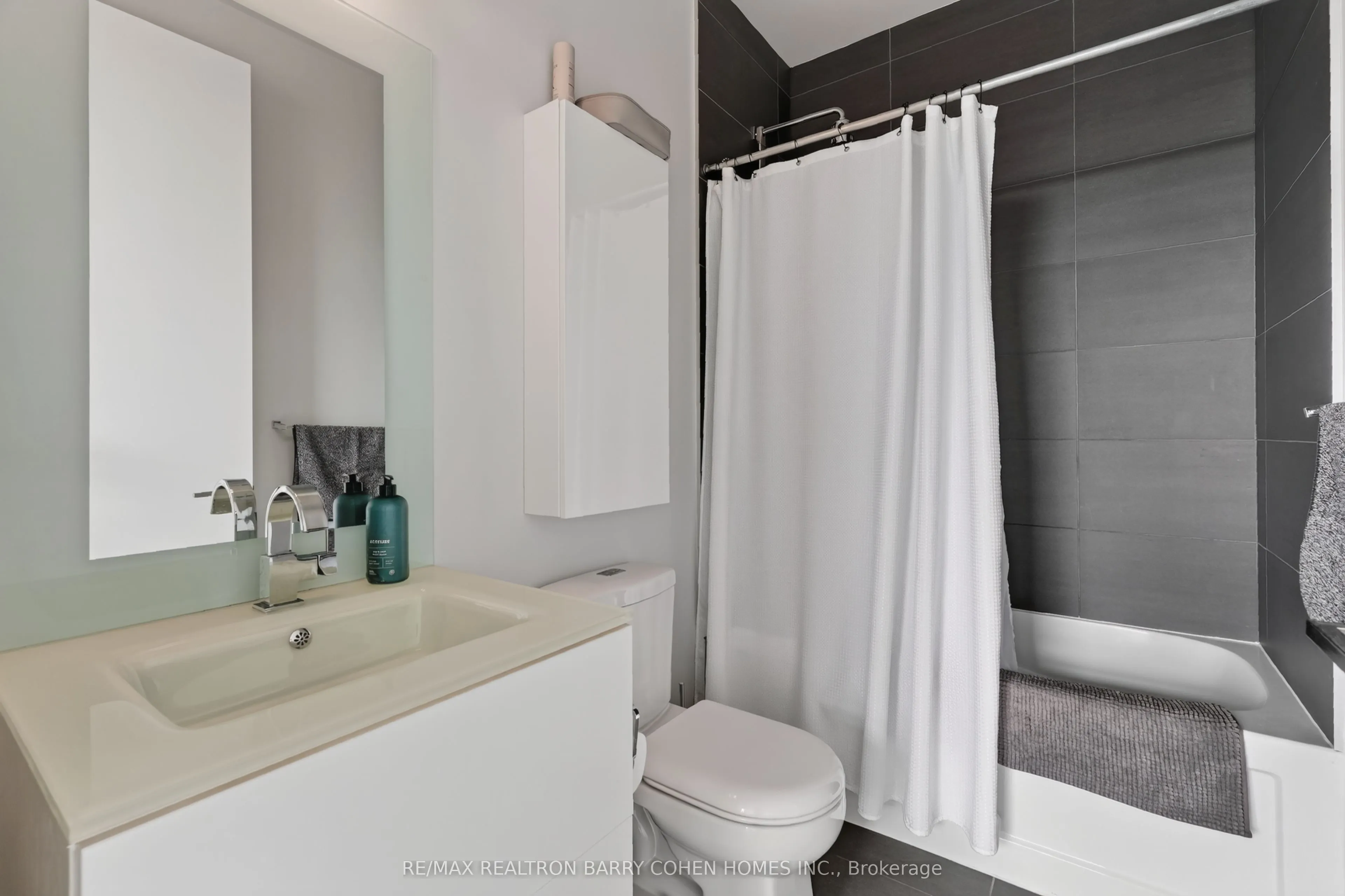 111 St Clair Avenue W #1018