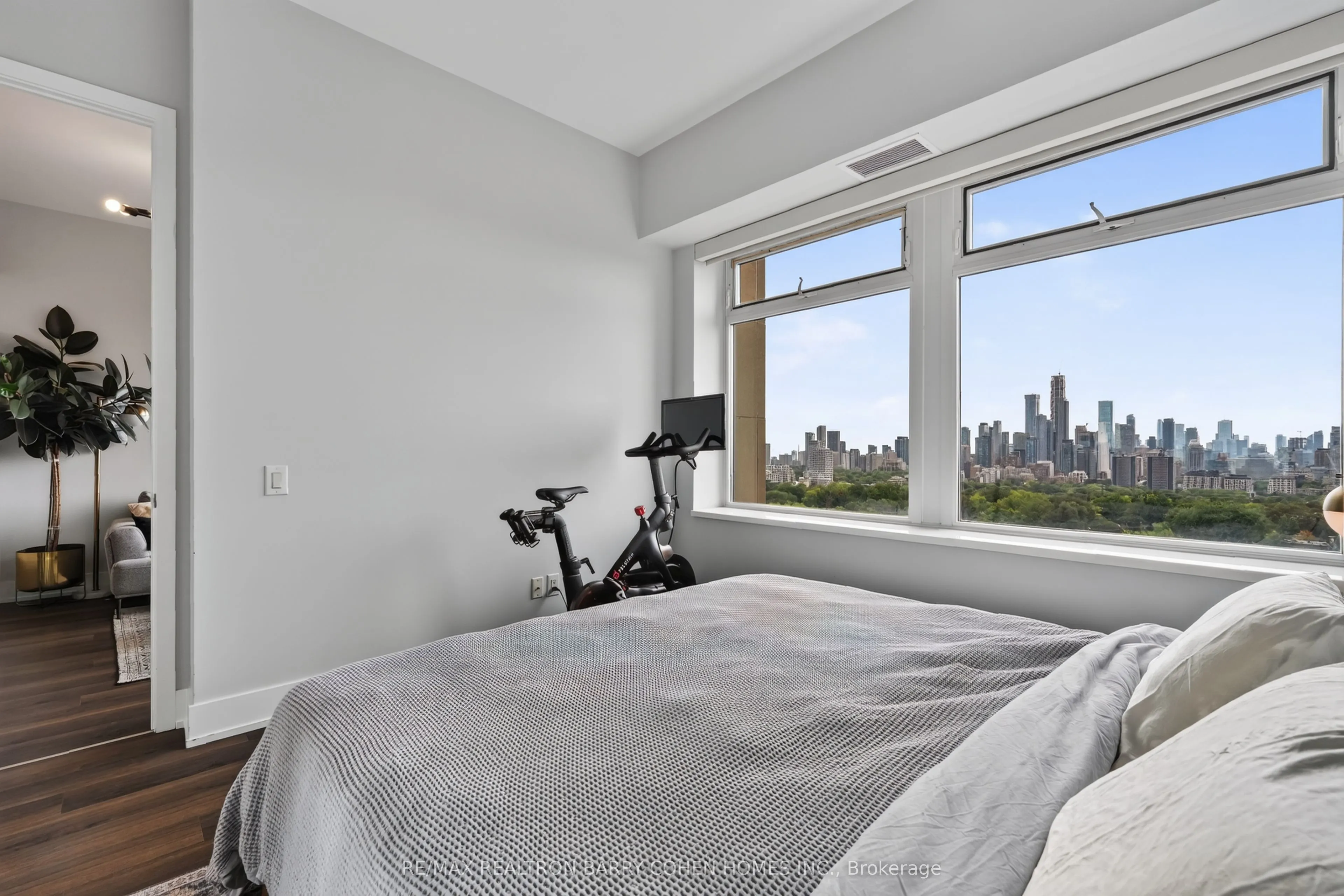 111 St Clair Avenue W #1018